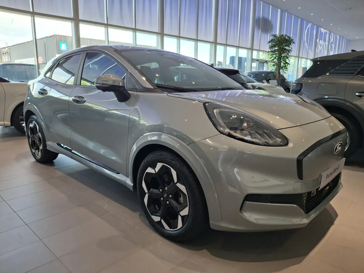 Premium 47 kWh | NIEUW TE BESTELLEN! | € 4400,- KORTING | AUTOMAAT | STOEL, STUUR EN VOORRUITVERWARMING | ADAPTIEVE CRUISE CONTROL | 360 CAMERA