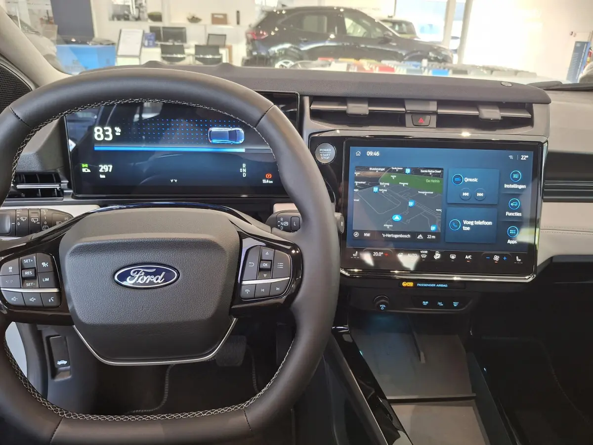 Premium 47 kWh | NIEUW TE BESTELLEN! | € 4400,- KORTING | AUTOMAAT | STOEL, STUUR EN VOORRUITVERWARMING | ADAPTIEVE CRUISE CONTROL | 360 CAMERA