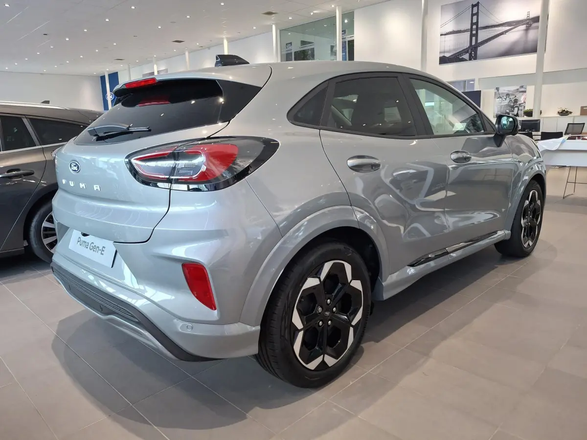 Premium 47 kWh | NIEUW TE BESTELLEN! | € 4400,- KORTING | AUTOMAAT | STOEL, STUUR EN VOORRUITVERWARMING | ADAPTIEVE CRUISE CONTROL | 360 CAMERA