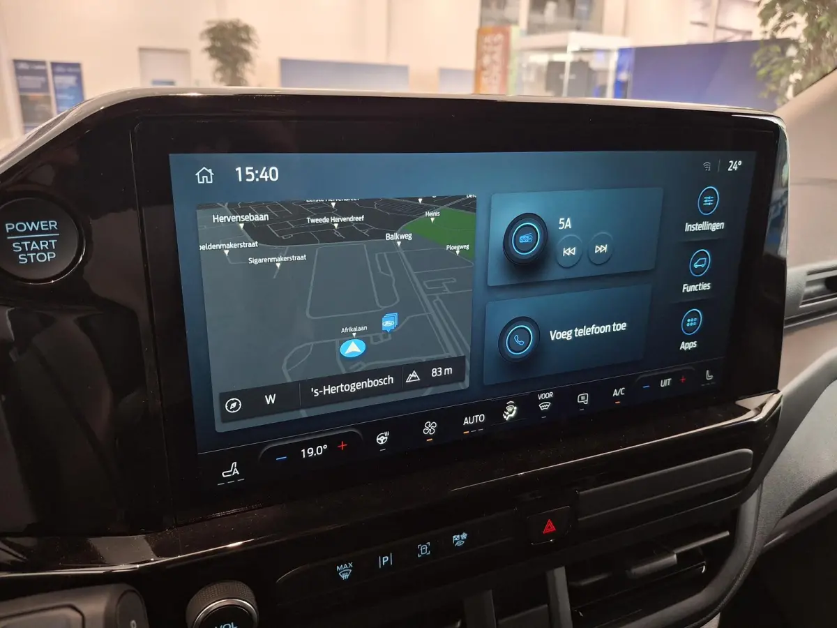 320 2.5 PHEV L2H1 Sport TE BESTELLEN | 19 INCH VELGEN | INKLAPBARE TREKHAAK | VERWARMBAAR STUURWIEL | CENTRALE DUBBELE VERGRENDELING | PREMIUM LAK: GREY MATTER | ADAPTIVE CRUISE CONTROL | PR