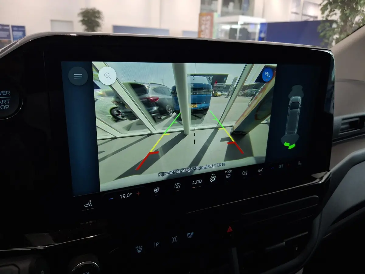 320 2.5 PHEV L2H1 Sport TE BESTELLEN | 19 INCH VELGEN | INKLAPBARE TREKHAAK | VERWARMBAAR STUURWIEL | CENTRALE DUBBELE VERGRENDELING | PREMIUM LAK: GREY MATTER | ADAPTIVE CRUISE CONTROL | PR