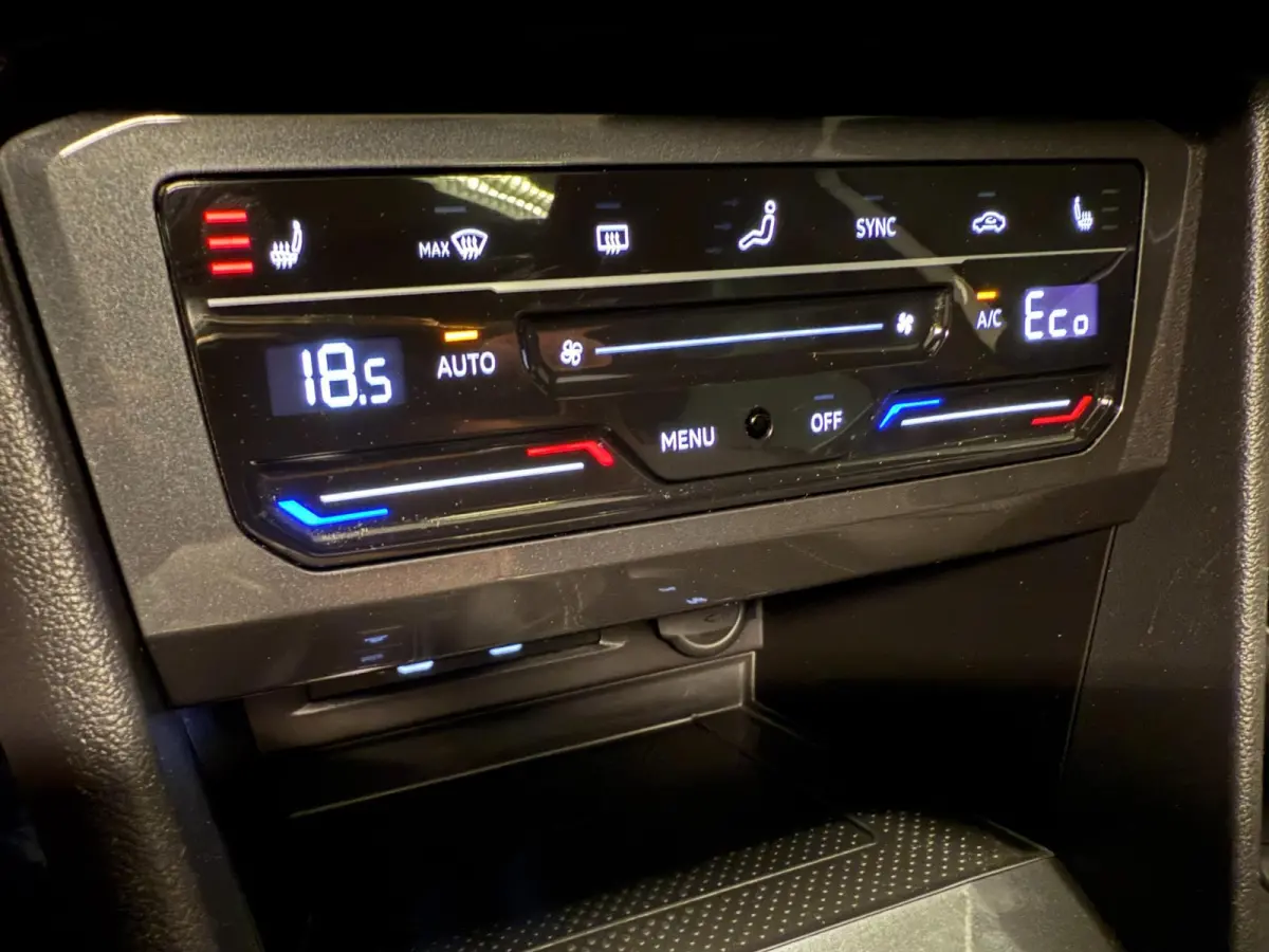 1.4 TSI eHybrid 2XR-LINE SOH-TEST/PANO/NAVI/V-COCKPIT/DAB/CARPLAY/H-UP/CAM///