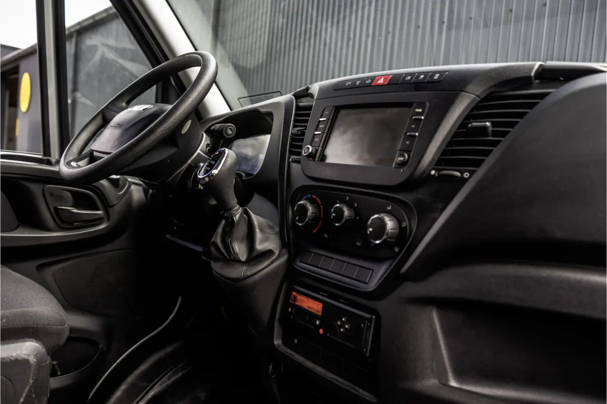 50C18 | Glasresteel | Automaat | 180 PK | Camera | Navigatie | Cruise | Airco | Tachograaf | Euro 6