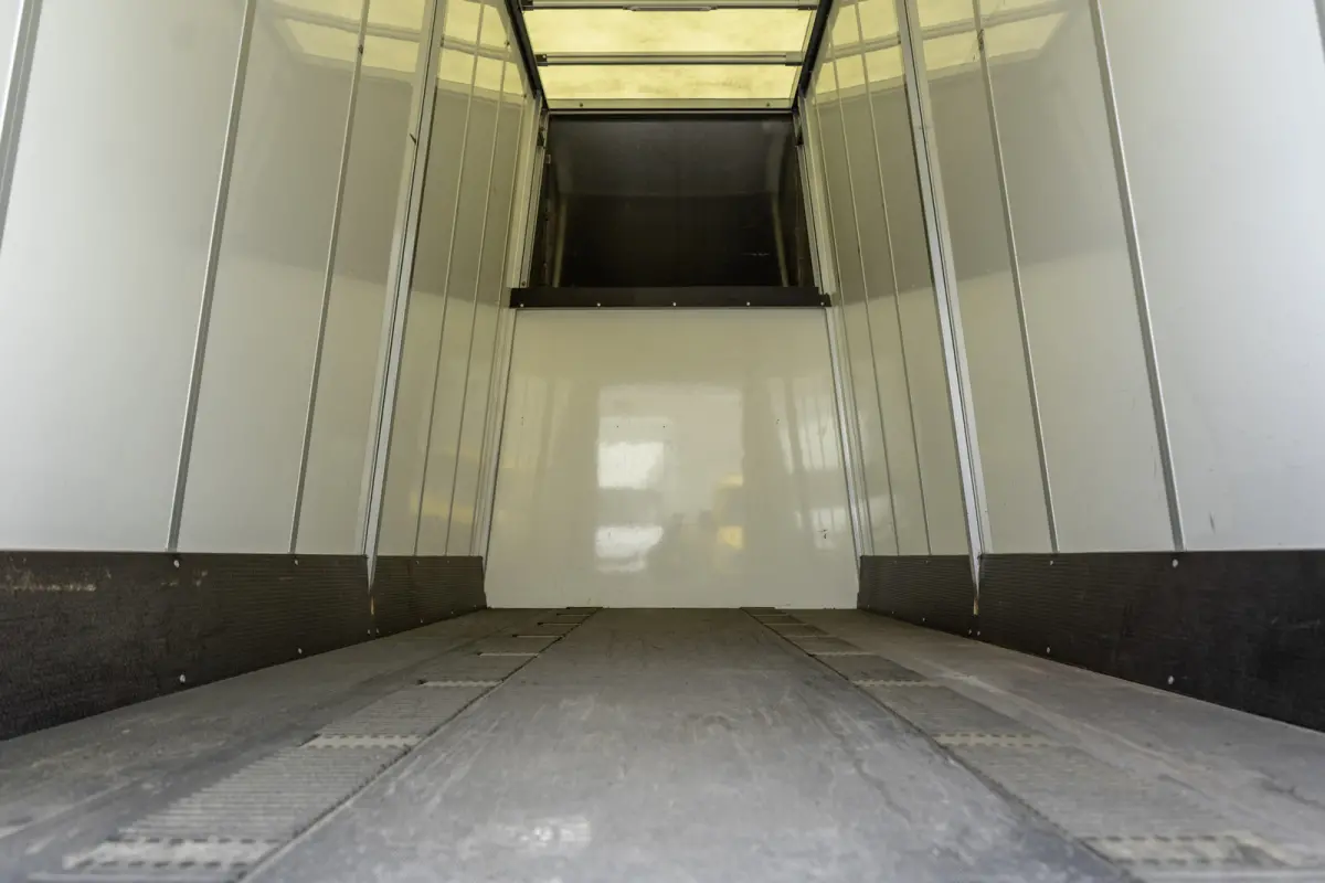 50C18 | Glasresteel | Automaat | 180 PK | Camera | Navigatie | Cruise | Airco | Tachograaf | Euro 6