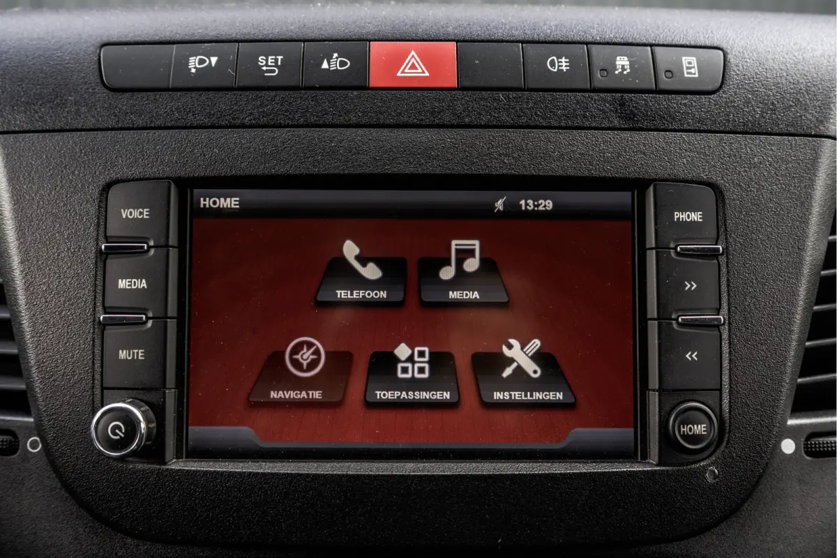 50C18 | Glasresteel | Automaat | 180 PK | Camera | Navigatie | Cruise | Airco | Tachograaf | Euro 6