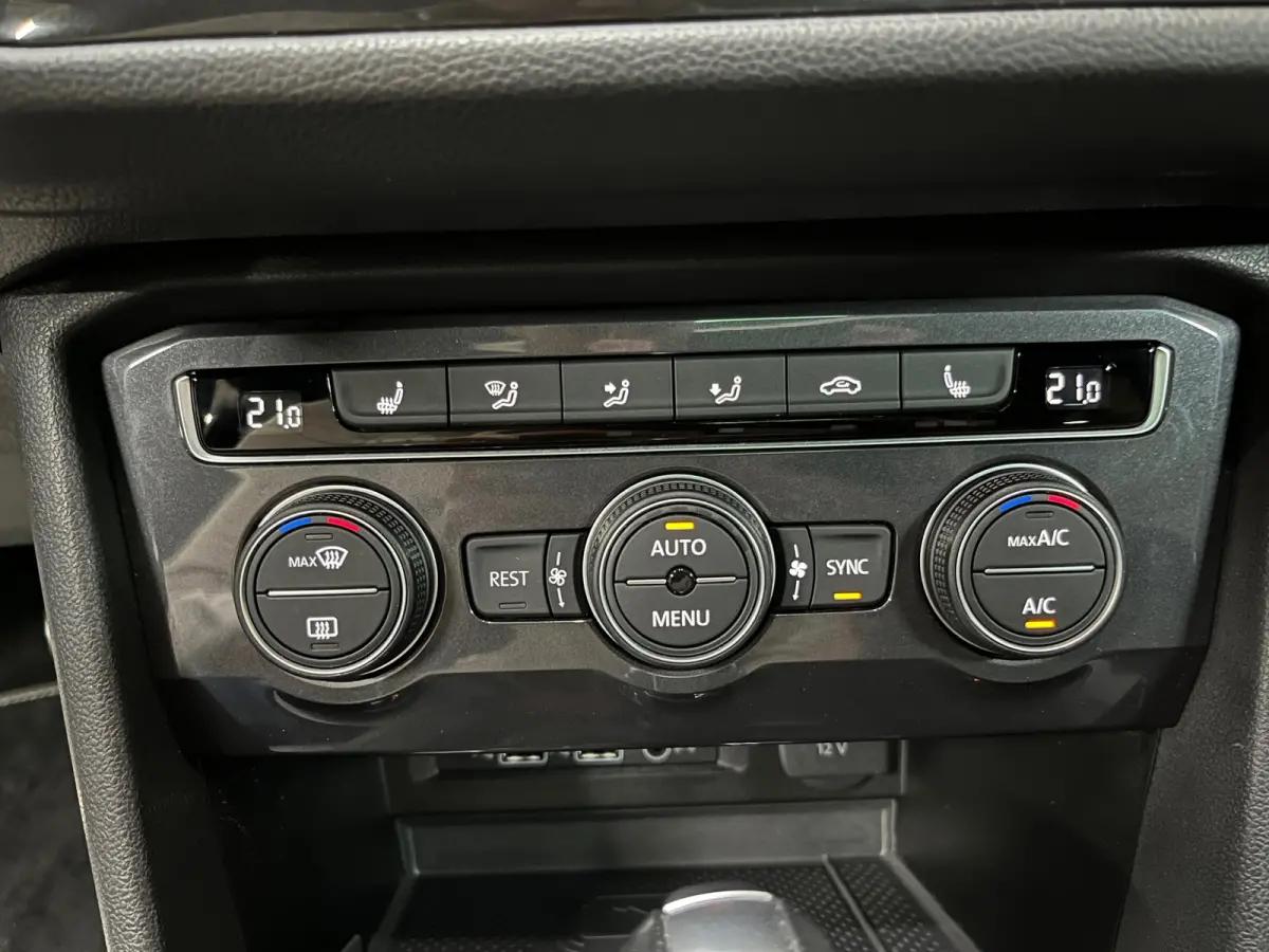 1.5 TSI Highline Business R R-Line Automaat | Panoramadak | Trekhaak | Virtual Cockpit |