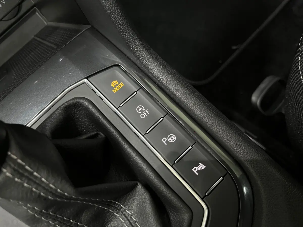 1.5 TSI Highline Business R R-Line Automaat | Panoramadak | Trekhaak | Virtual Cockpit |