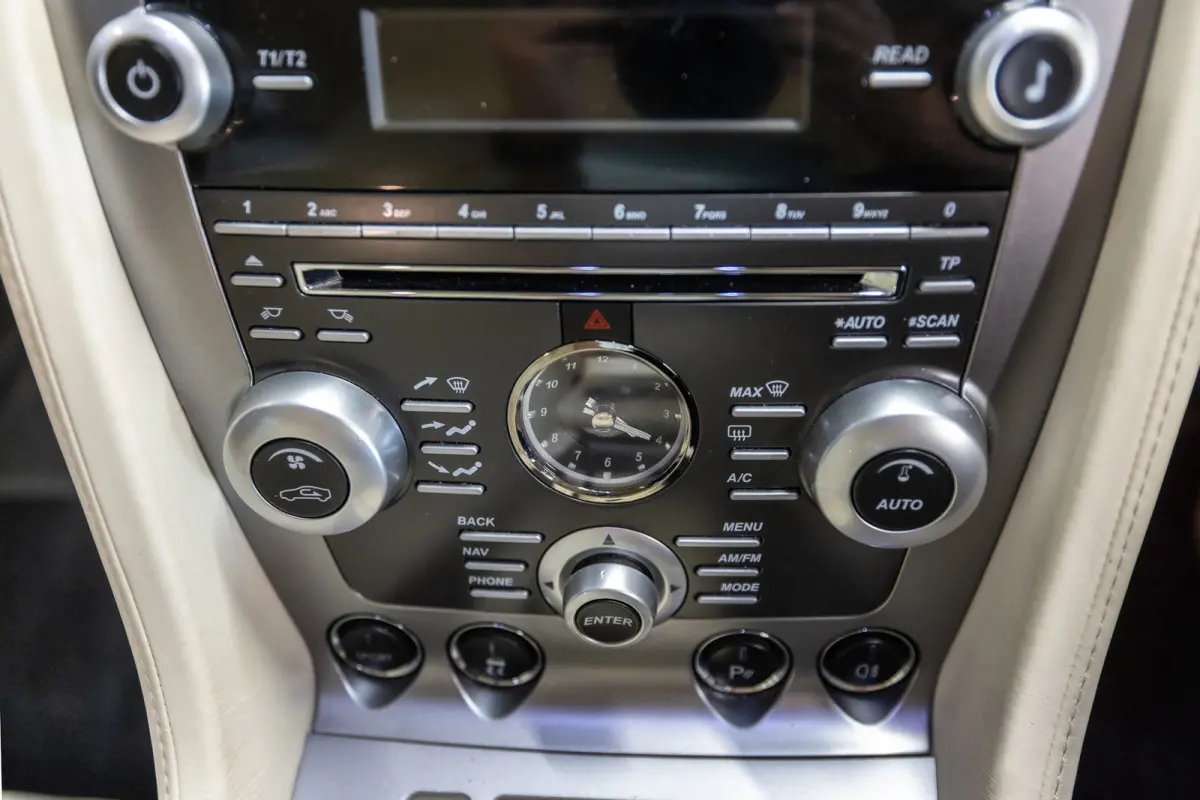 5.9 V12 Touchtronic Btw auto, Fiscale waarde € 22.000,- (€ 56.157.02 Ex B.T.W) DEALER AUTO Dealer auto