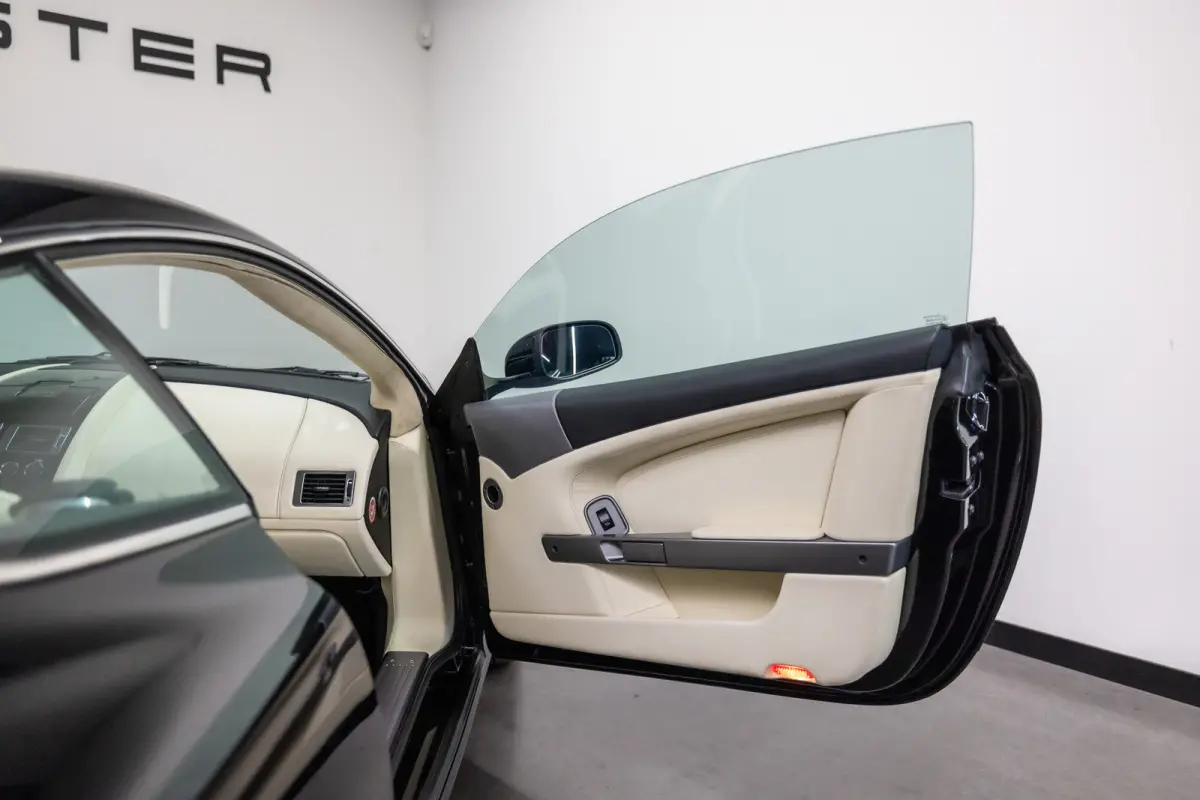 5.9 V12 Touchtronic Btw auto, Fiscale waarde € 22.000,- (€ 56.157.02 Ex B.T.W) DEALER AUTO Dealer auto
