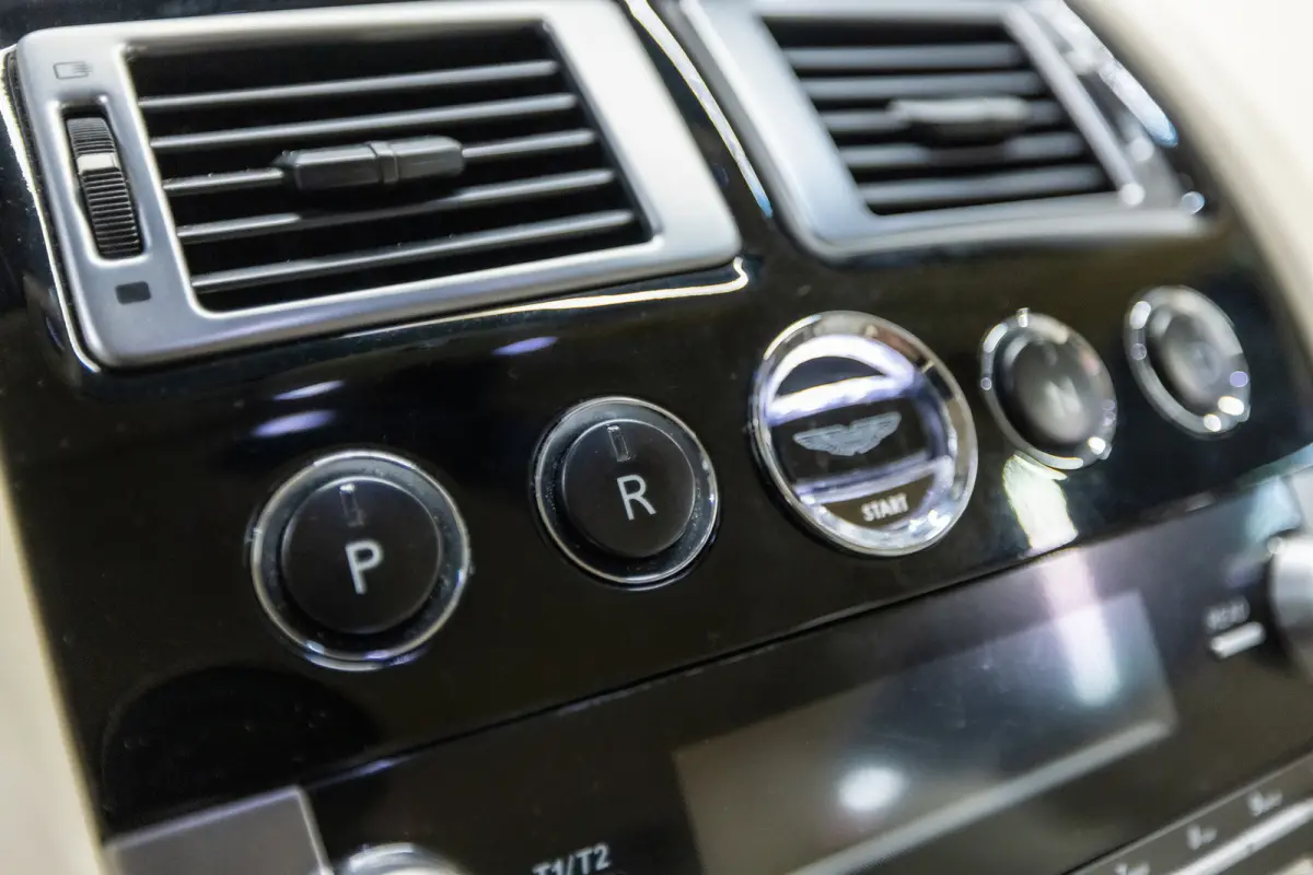 5.9 V12 Touchtronic Btw auto, Fiscale waarde € 22.000,- (€ 56.157.02 Ex B.T.W) DEALER AUTO Dealer auto
