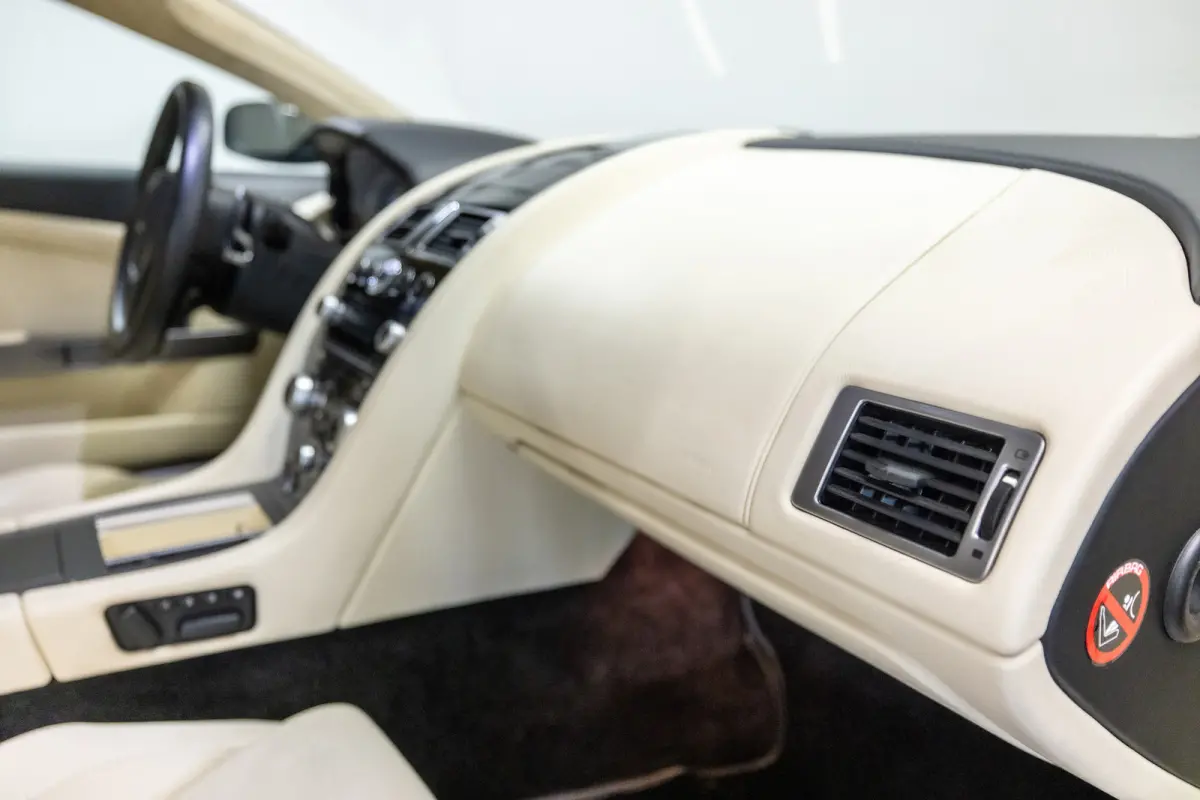 5.9 V12 Touchtronic Btw auto, Fiscale waarde € 22.000,- (€ 56.157.02 Ex B.T.W) DEALER AUTO Dealer auto