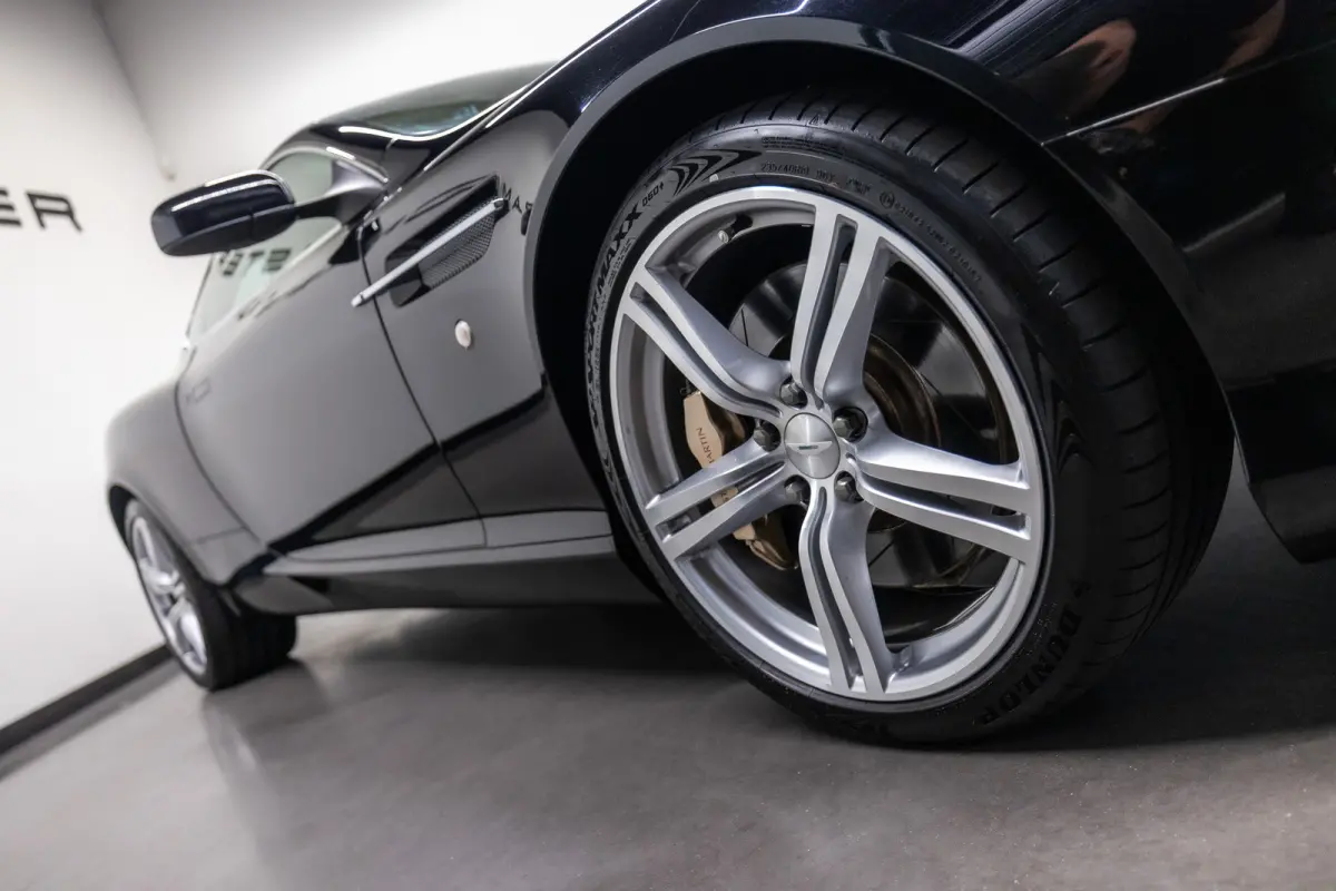 5.9 V12 Touchtronic Btw auto, Fiscale waarde € 22.000,- (€ 56.157.02 Ex B.T.W) DEALER AUTO Dealer auto