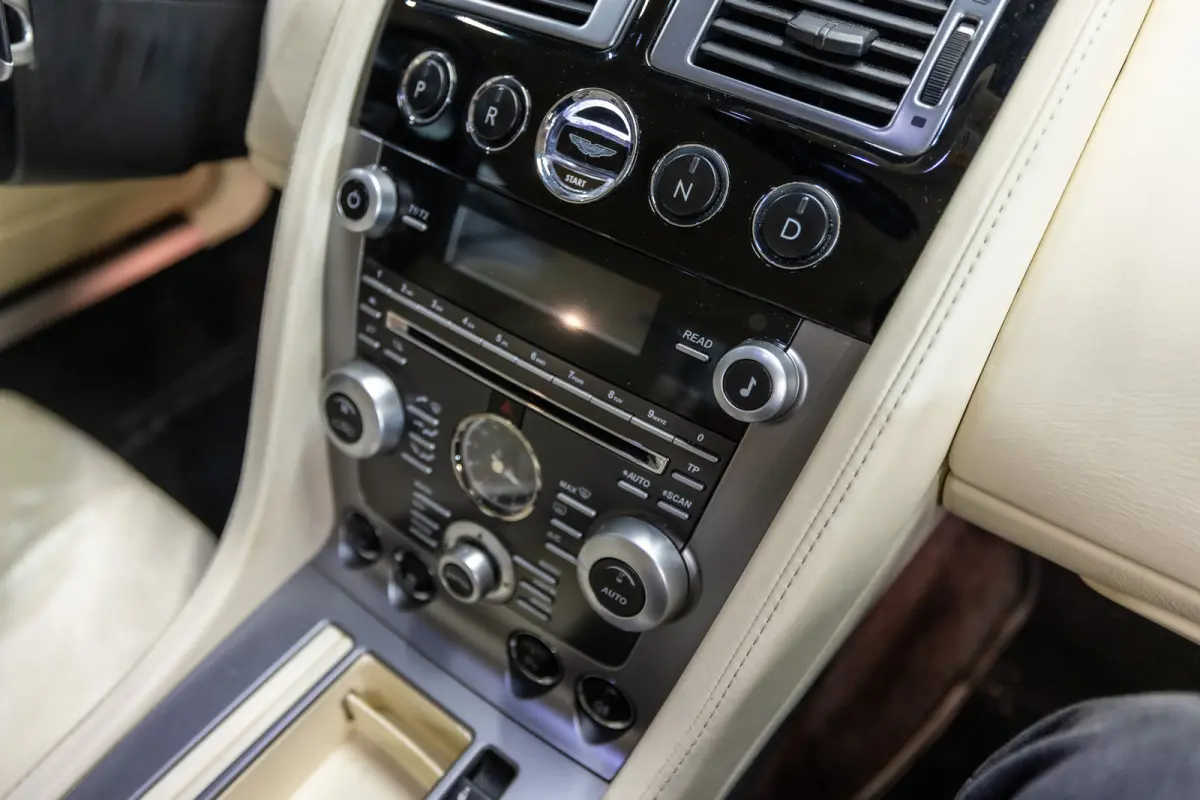 5.9 V12 Touchtronic Btw auto, Fiscale waarde € 22.000,- (€ 56.157.02 Ex B.T.W) DEALER AUTO Dealer auto