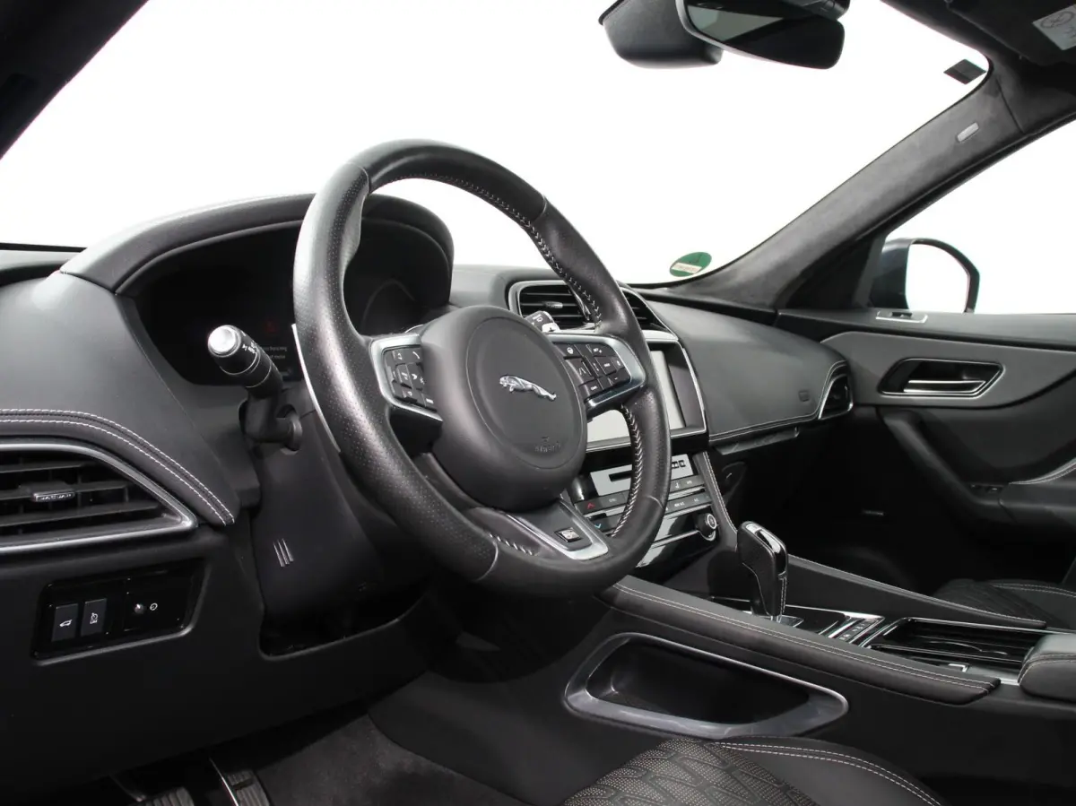 5.0 V8 AWD SVR 551 pk Panorama dak Meridian sound Premium Pack Light Pack ACC Leder ADS 360 Camera Cruise control Parkeersensoren Elektrische kofferklep