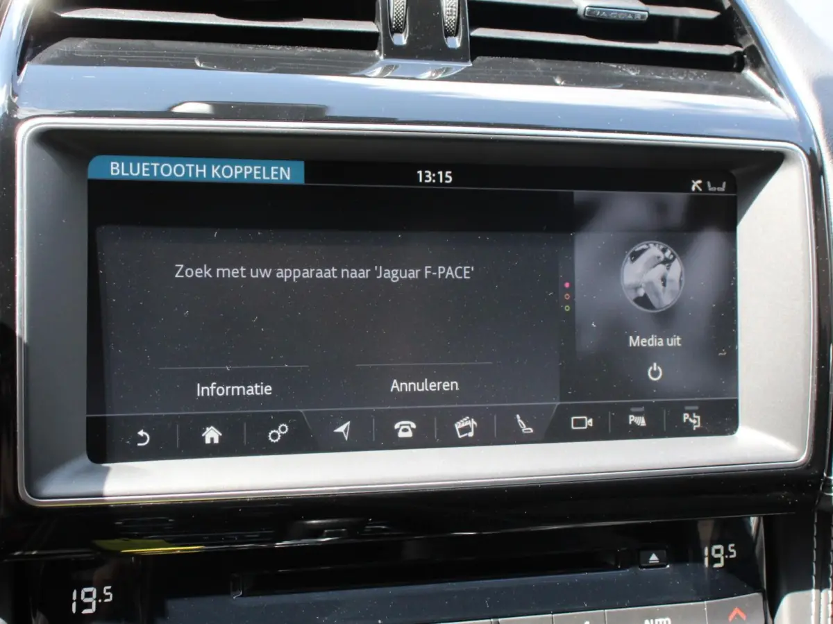 5.0 V8 AWD SVR 551 pk Panorama dak Meridian sound Premium Pack Light Pack ACC Leder ADS 360 Camera Cruise control Parkeersensoren Elektrische kofferklep