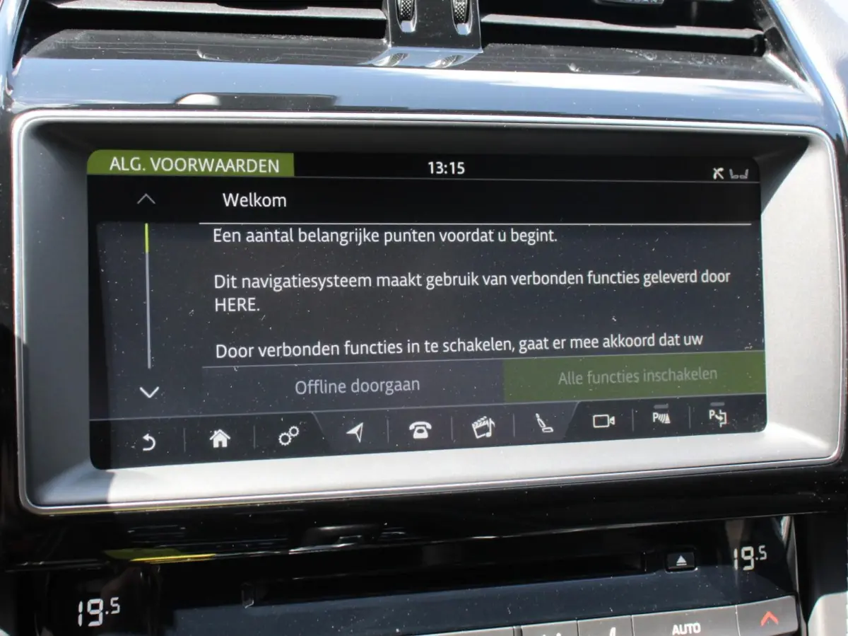 5.0 V8 AWD SVR 551 pk Panorama dak Meridian sound Premium Pack Light Pack ACC Leder ADS 360 Camera Cruise control Parkeersensoren Elektrische kofferklep