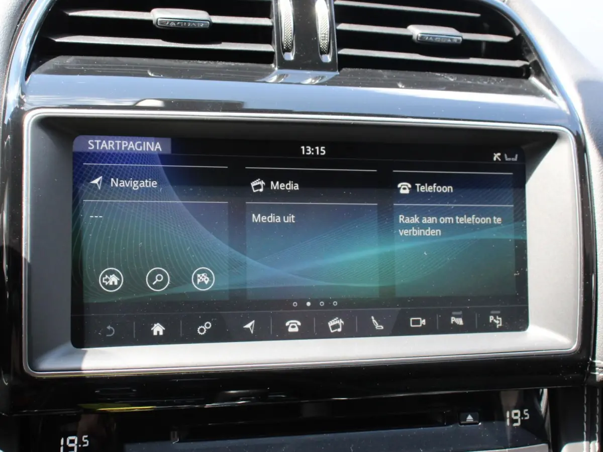 5.0 V8 AWD SVR 551 pk Panorama dak Meridian sound Premium Pack Light Pack ACC Leder ADS 360 Camera Cruise control Parkeersensoren Elektrische kofferklep