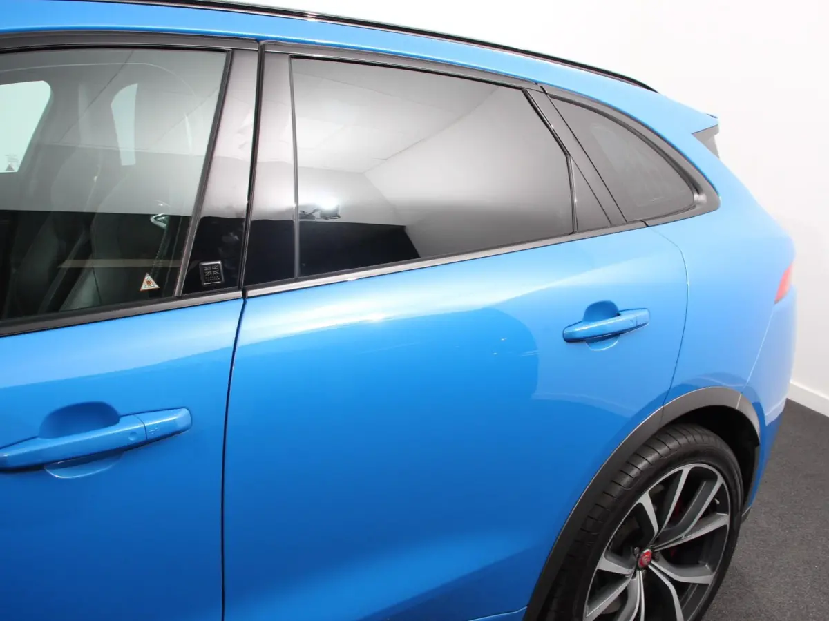 5.0 V8 AWD SVR 551 pk Panorama dak Meridian sound Premium Pack Light Pack ACC Leder ADS 360 Camera Cruise control Parkeersensoren Elektrische kofferklep