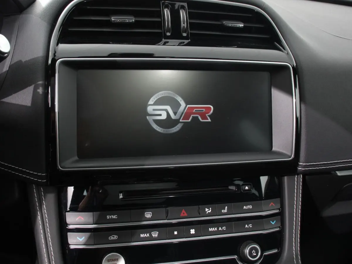 5.0 V8 AWD SVR 551 pk Panorama dak Meridian sound Premium Pack Light Pack ACC Leder ADS 360 Camera Cruise control Parkeersensoren Elektrische kofferklep