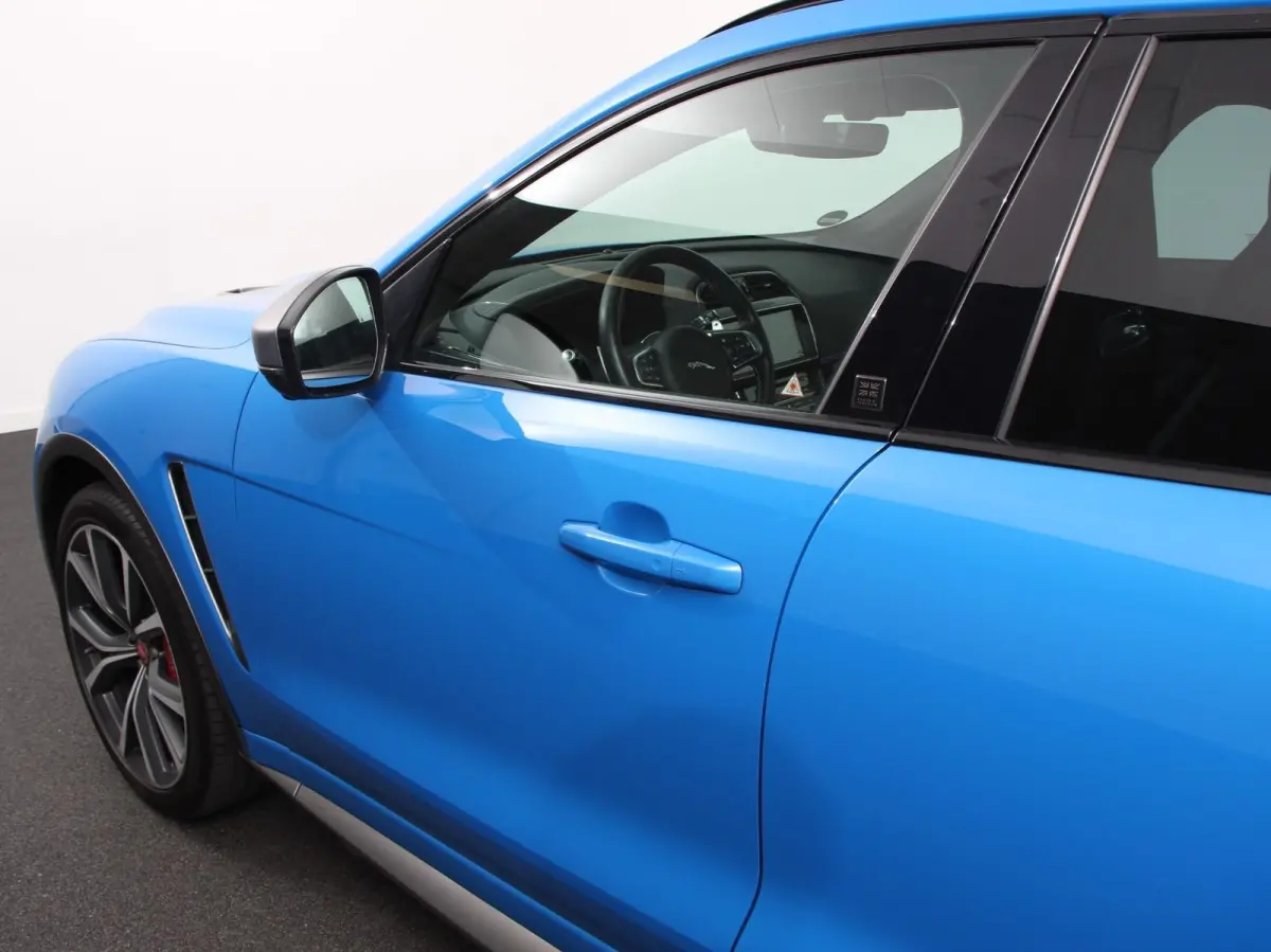 5.0 V8 AWD SVR 551 pk Panorama dak Meridian sound Premium Pack Light Pack ACC Leder ADS 360 Camera Cruise control Parkeersensoren Elektrische kofferklep