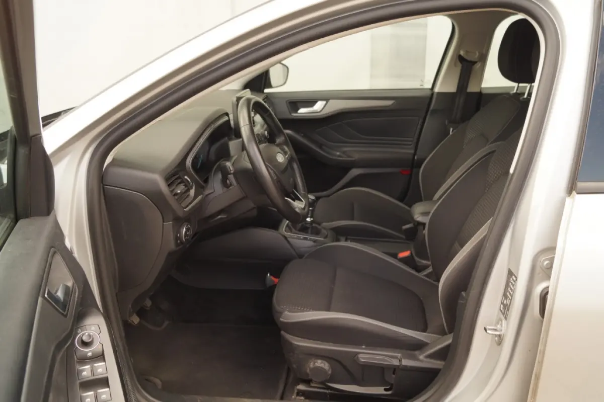 1.0 EcoBoost 124pk Hybrid Connected -NAVI-AIRCO-PDC-