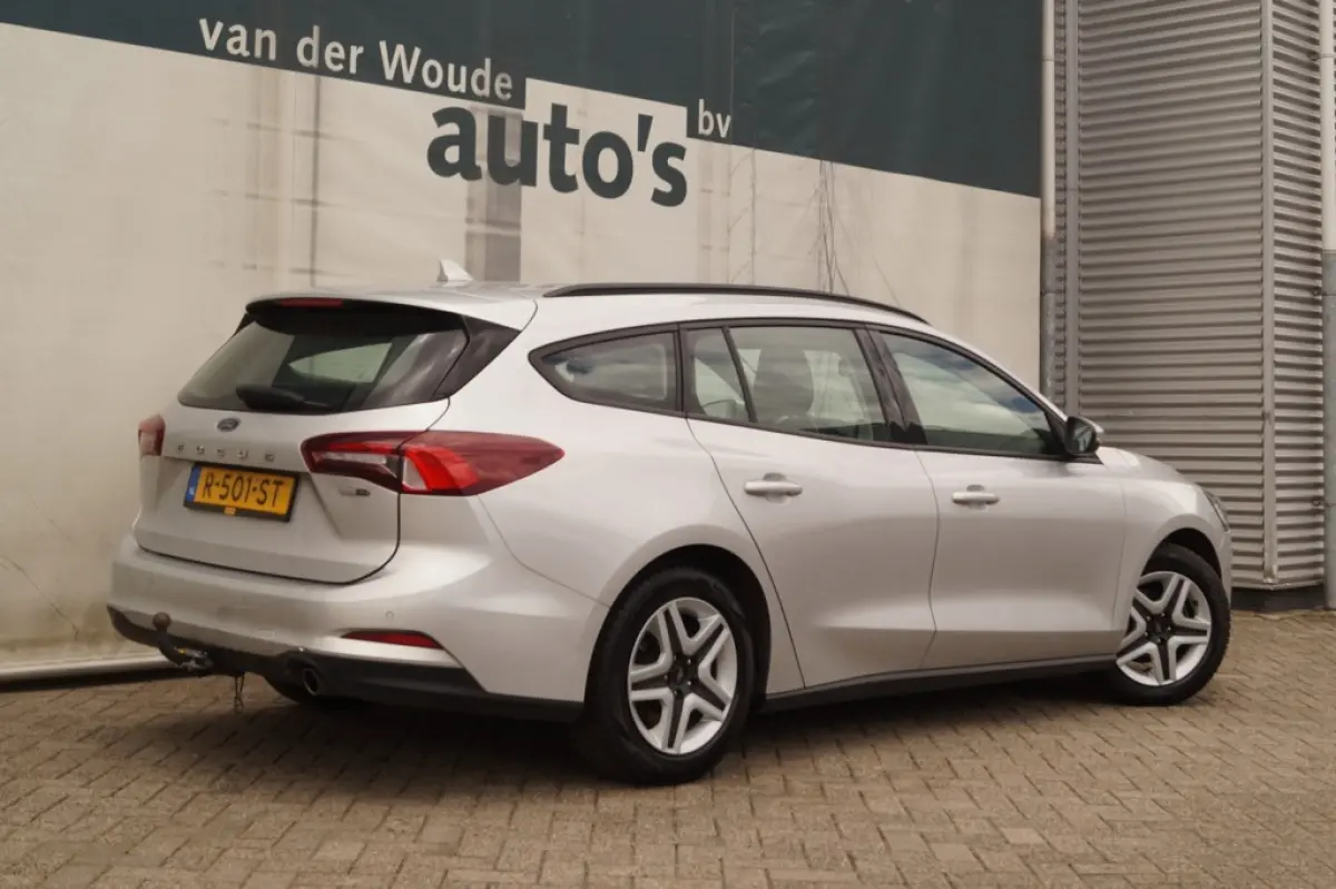1.0 EcoBoost 124pk Hybrid Connected -NAVI-AIRCO-PDC-