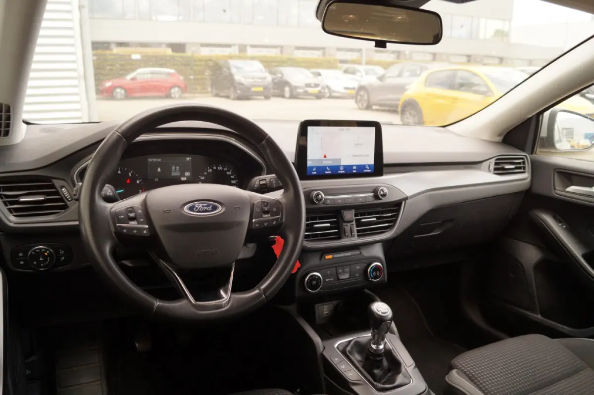 1.0 EcoBoost 124pk Hybrid Connected -NAVI-AIRCO-PDC-