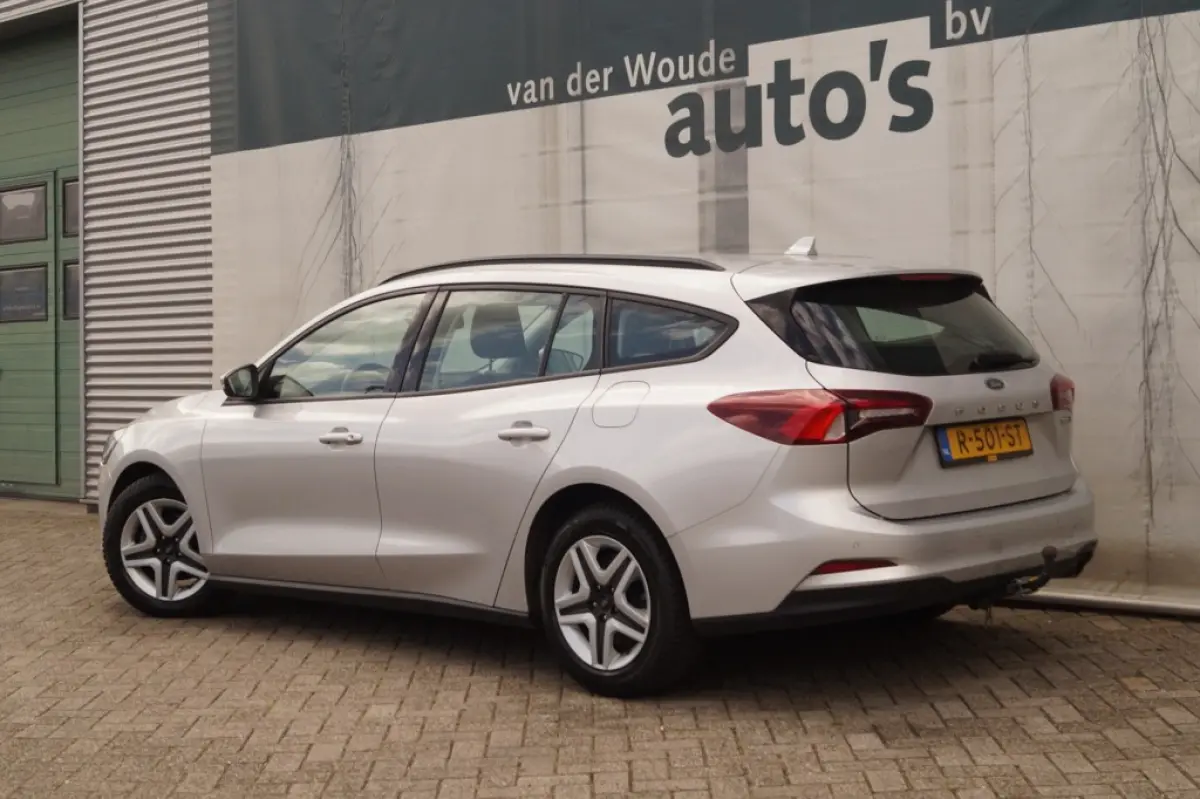 1.0 EcoBoost 124pk Hybrid Connected -NAVI-AIRCO-PDC-