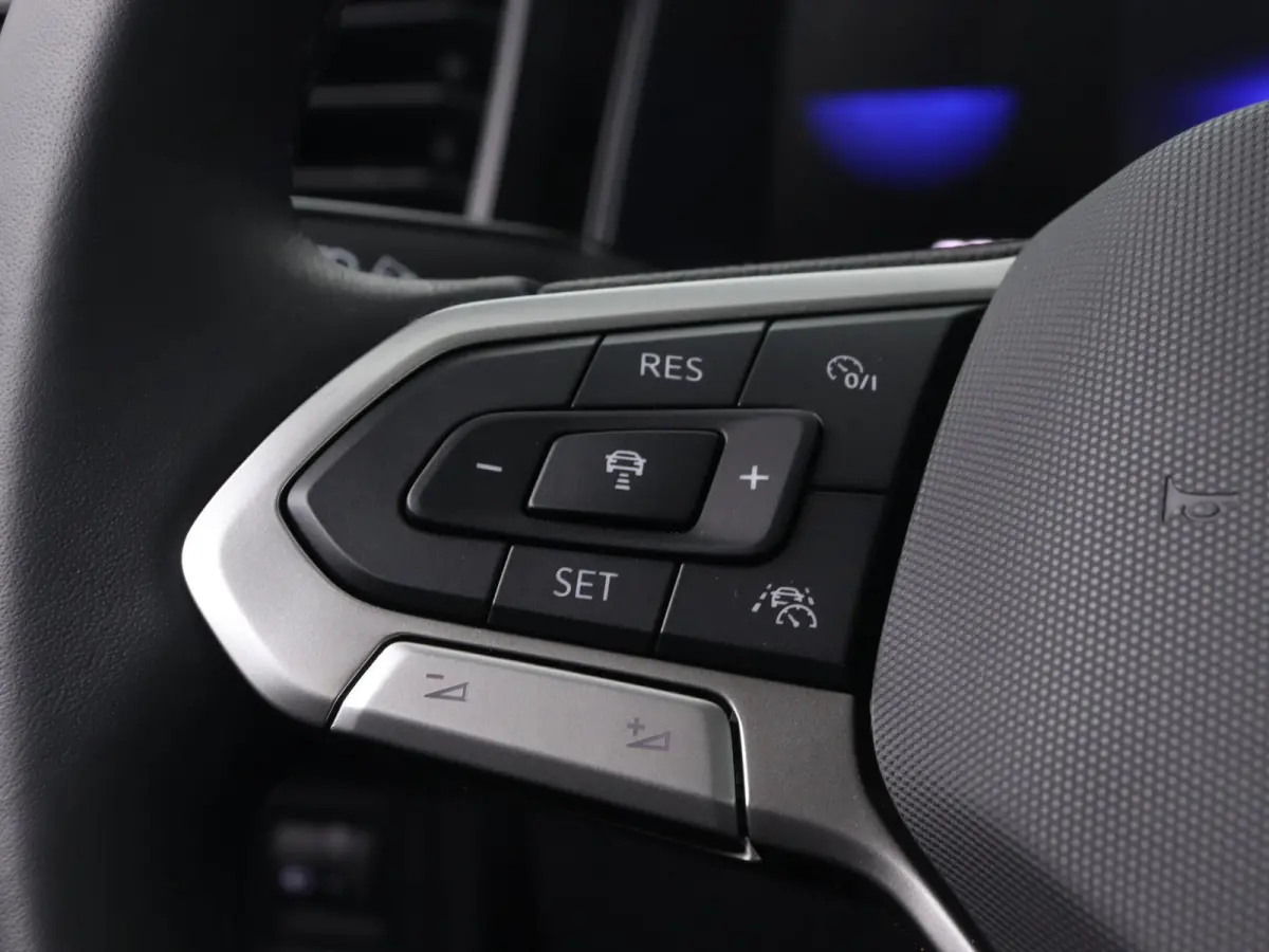 1.0 TSI Life 95PK | Demo | Navigatie | Parkeersensoren | Inklapbare spiegels | App Connect | Adaptive Cruise Control | 18 inch zwart