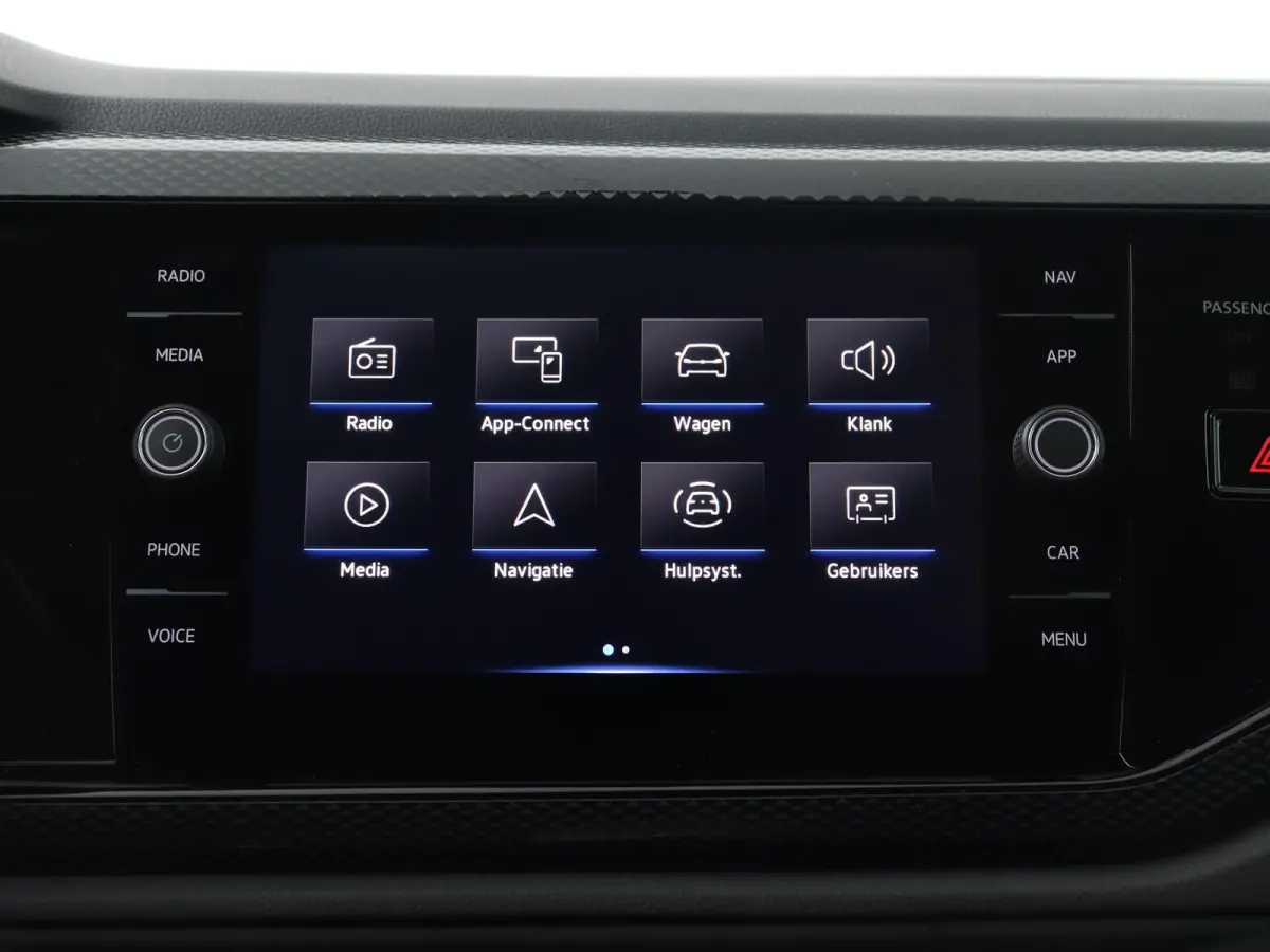 1.0 TSI Life 95PK | Demo | Navigatie | Parkeersensoren | Inklapbare spiegels | App Connect | Adaptive Cruise Control | 18 inch zwart