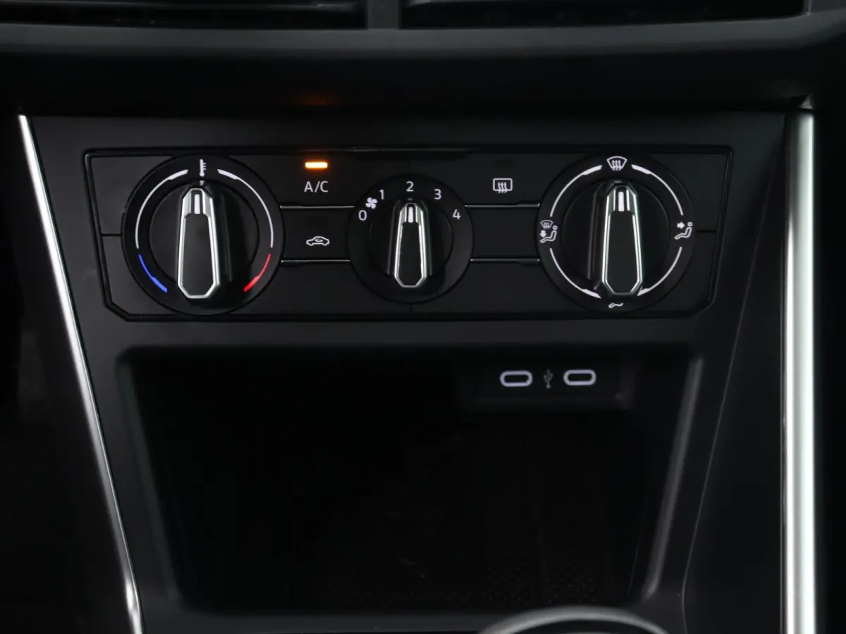 1.0 TSI Life 95PK | Demo | Navigatie | Parkeersensoren | Inklapbare spiegels | App Connect | Adaptive Cruise Control | 18 inch zwart