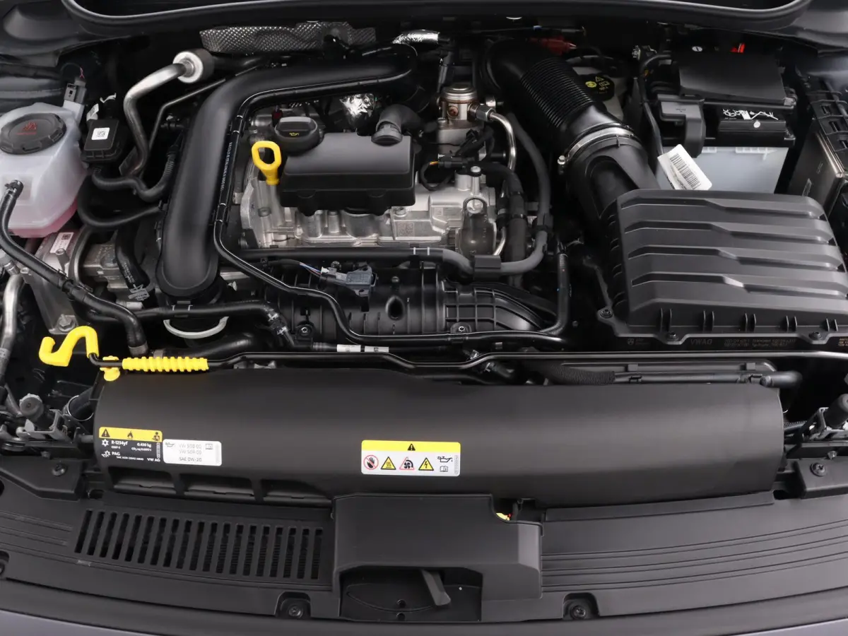 1.0 TSI Life 95PK | Demo | Navigatie | Parkeersensoren | Inklapbare spiegels | App Connect | Adaptive Cruise Control | 18 inch zwart