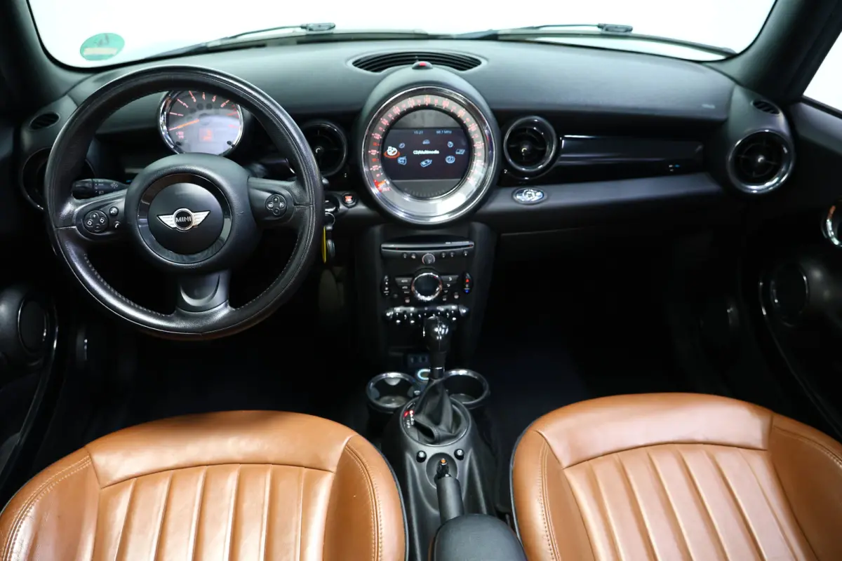 1.6 AUTOMAAT Chili LEDER NAVI BT STOELVW PDC '15