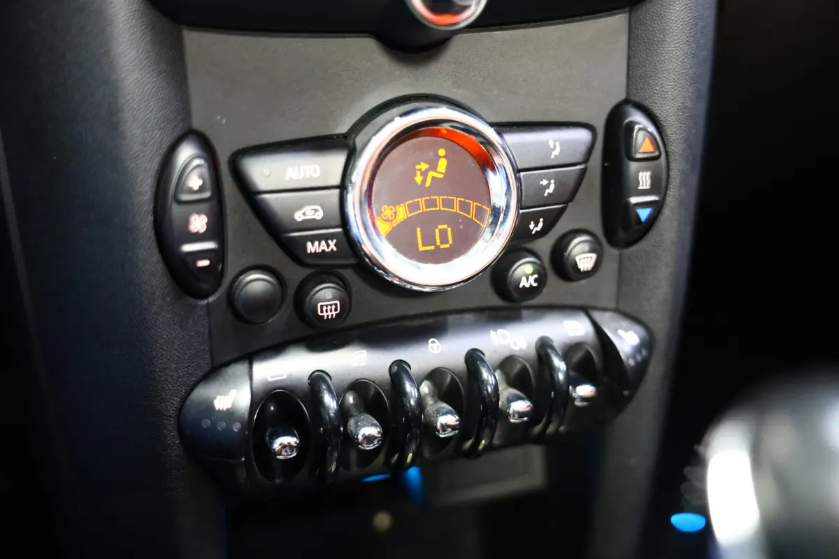 1.6 AUTOMAAT Chili LEDER NAVI BT STOELVW PDC '15
