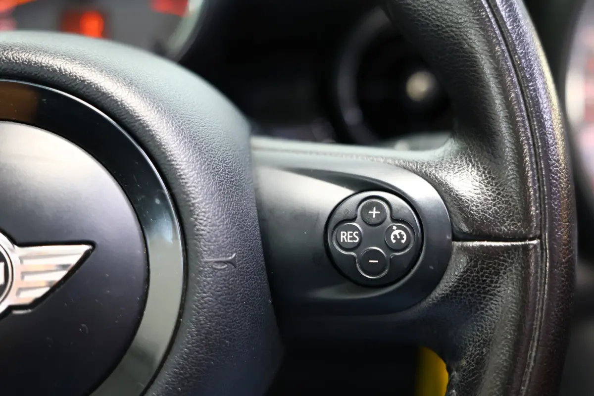 1.6 AUTOMAAT Chili LEDER NAVI BT STOELVW PDC '15