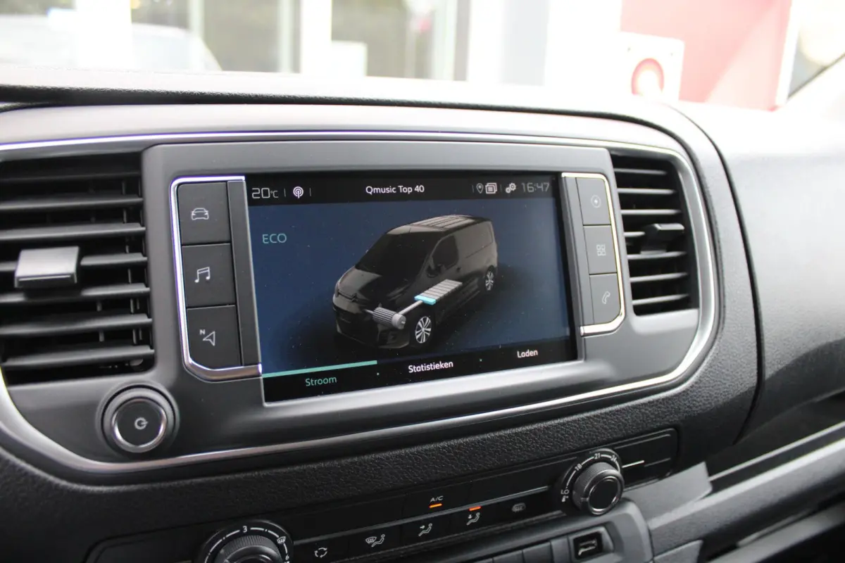 L2 136PK AUTOMAAT 75 kWh | NAVIGATIE 10" TOUCHSCREEN | ACHTERUITRIJ CAMERA | APPLE CARPLAY/ANDROID AUTO | PARKEERSENSOREN | CRUISE CONTROL | DAB+ RADIO | NIEUWE BUS! | 3-ZITS |