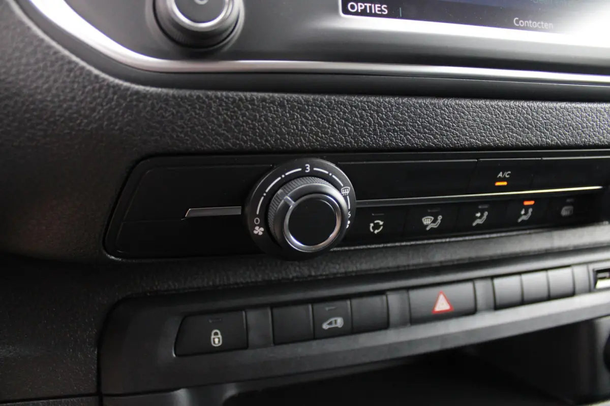 L2 136PK AUTOMAAT 75 kWh | NAVIGATIE 10" TOUCHSCREEN | ACHTERUITRIJ CAMERA | APPLE CARPLAY/ANDROID AUTO | PARKEERSENSOREN | CRUISE CONTROL | DAB+ RADIO | NIEUWE BUS! | 3-ZITS |