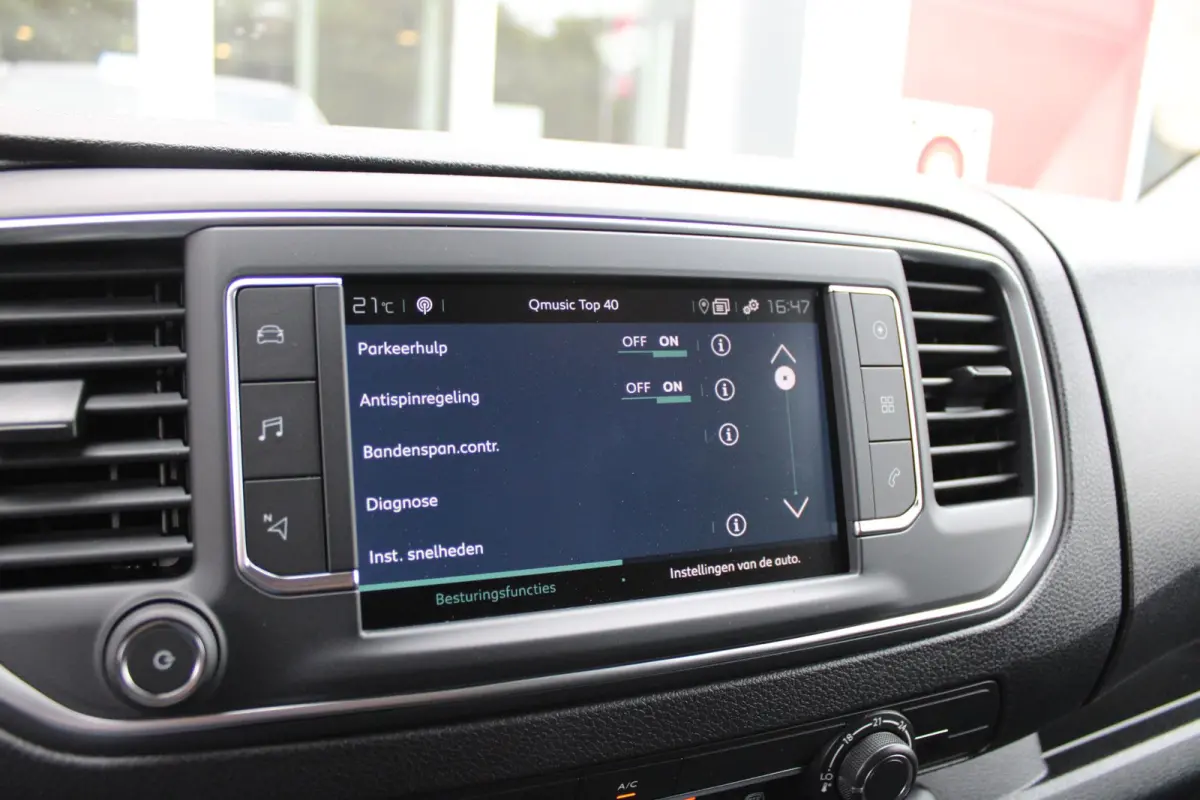 L2 136PK AUTOMAAT 75 kWh | NAVIGATIE 10" TOUCHSCREEN | ACHTERUITRIJ CAMERA | APPLE CARPLAY/ANDROID AUTO | PARKEERSENSOREN | CRUISE CONTROL | DAB+ RADIO | NIEUWE BUS! | 3-ZITS |