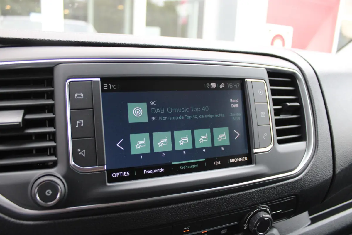 L2 136PK AUTOMAAT 75 kWh | NAVIGATIE 10" TOUCHSCREEN | ACHTERUITRIJ CAMERA | APPLE CARPLAY/ANDROID AUTO | PARKEERSENSOREN | CRUISE CONTROL | DAB+ RADIO | NIEUWE BUS! | 3-ZITS |