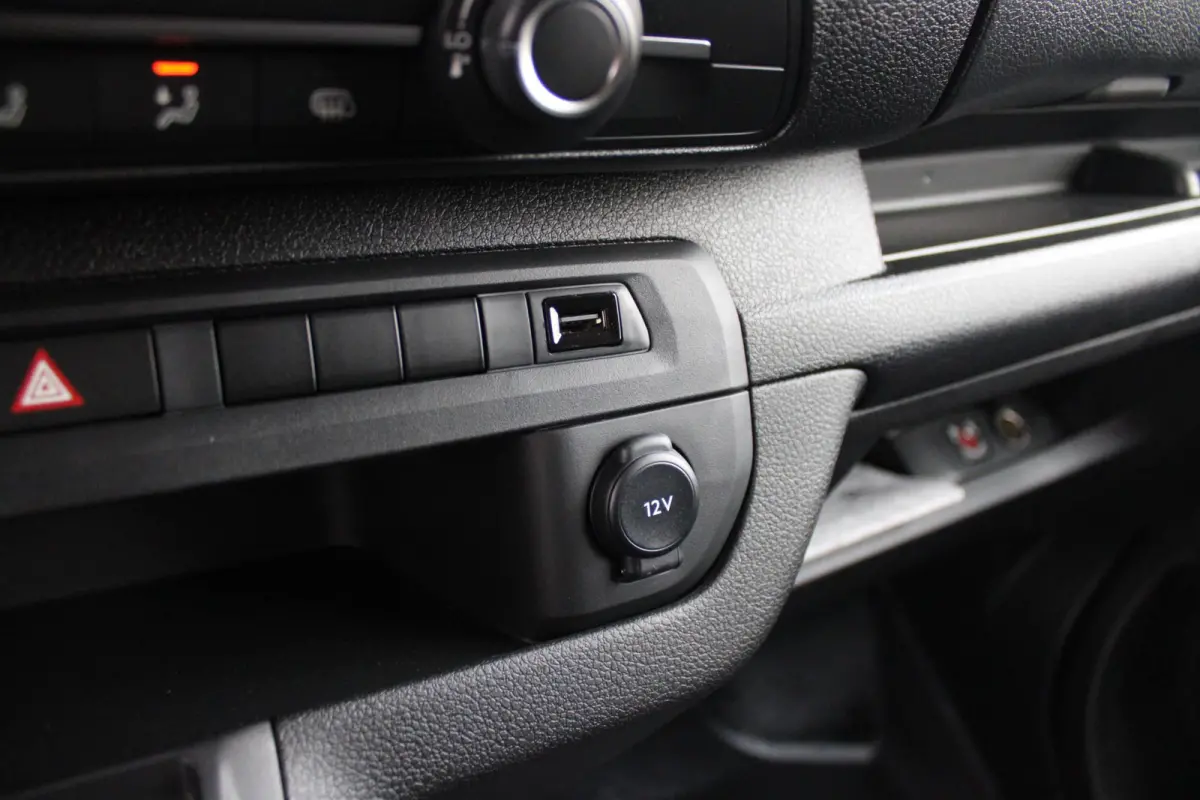 L2 136PK AUTOMAAT 75 kWh | NAVIGATIE 10" TOUCHSCREEN | ACHTERUITRIJ CAMERA | APPLE CARPLAY/ANDROID AUTO | PARKEERSENSOREN | CRUISE CONTROL | DAB+ RADIO | NIEUWE BUS! | 3-ZITS |