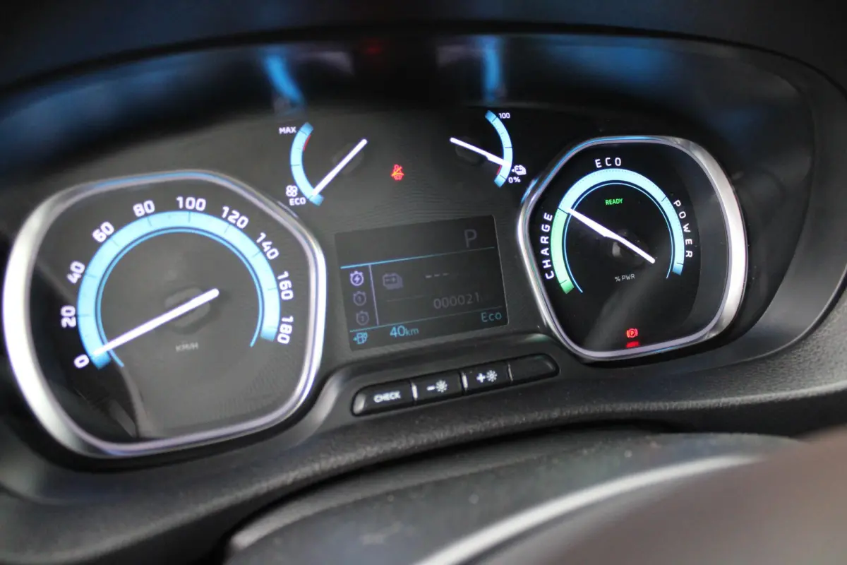 L2 136PK AUTOMAAT 75 kWh | NAVIGATIE 10" TOUCHSCREEN | ACHTERUITRIJ CAMERA | APPLE CARPLAY/ANDROID AUTO | PARKEERSENSOREN | CRUISE CONTROL | DAB+ RADIO | NIEUWE BUS! | 3-ZITS |
