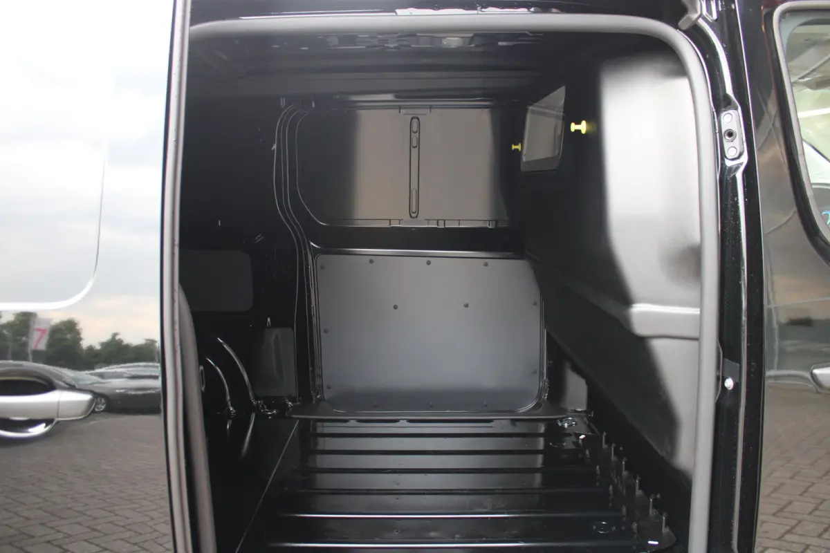 L2 136PK AUTOMAAT 75 kWh | NAVIGATIE 10" TOUCHSCREEN | ACHTERUITRIJ CAMERA | APPLE CARPLAY/ANDROID AUTO | PARKEERSENSOREN | CRUISE CONTROL | DAB+ RADIO | NIEUWE BUS! | 3-ZITS |