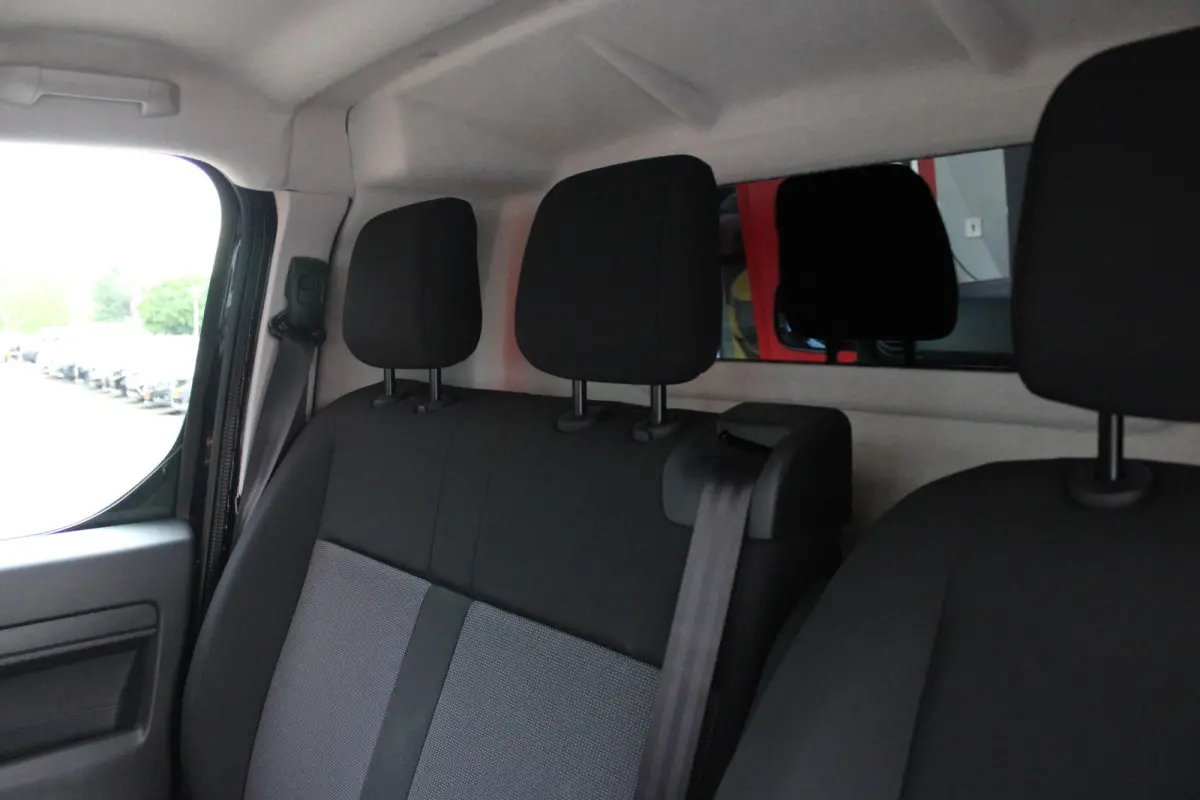L2 136PK AUTOMAAT 75 kWh | NAVIGATIE 10" TOUCHSCREEN | ACHTERUITRIJ CAMERA | APPLE CARPLAY/ANDROID AUTO | PARKEERSENSOREN | CRUISE CONTROL | DAB+ RADIO | NIEUWE BUS! | 3-ZITS |
