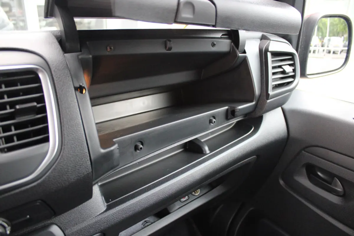L2 136PK AUTOMAAT 75 kWh | NAVIGATIE 10" TOUCHSCREEN | ACHTERUITRIJ CAMERA | APPLE CARPLAY/ANDROID AUTO | PARKEERSENSOREN | CRUISE CONTROL | DAB+ RADIO | NIEUWE BUS! | 3-ZITS |