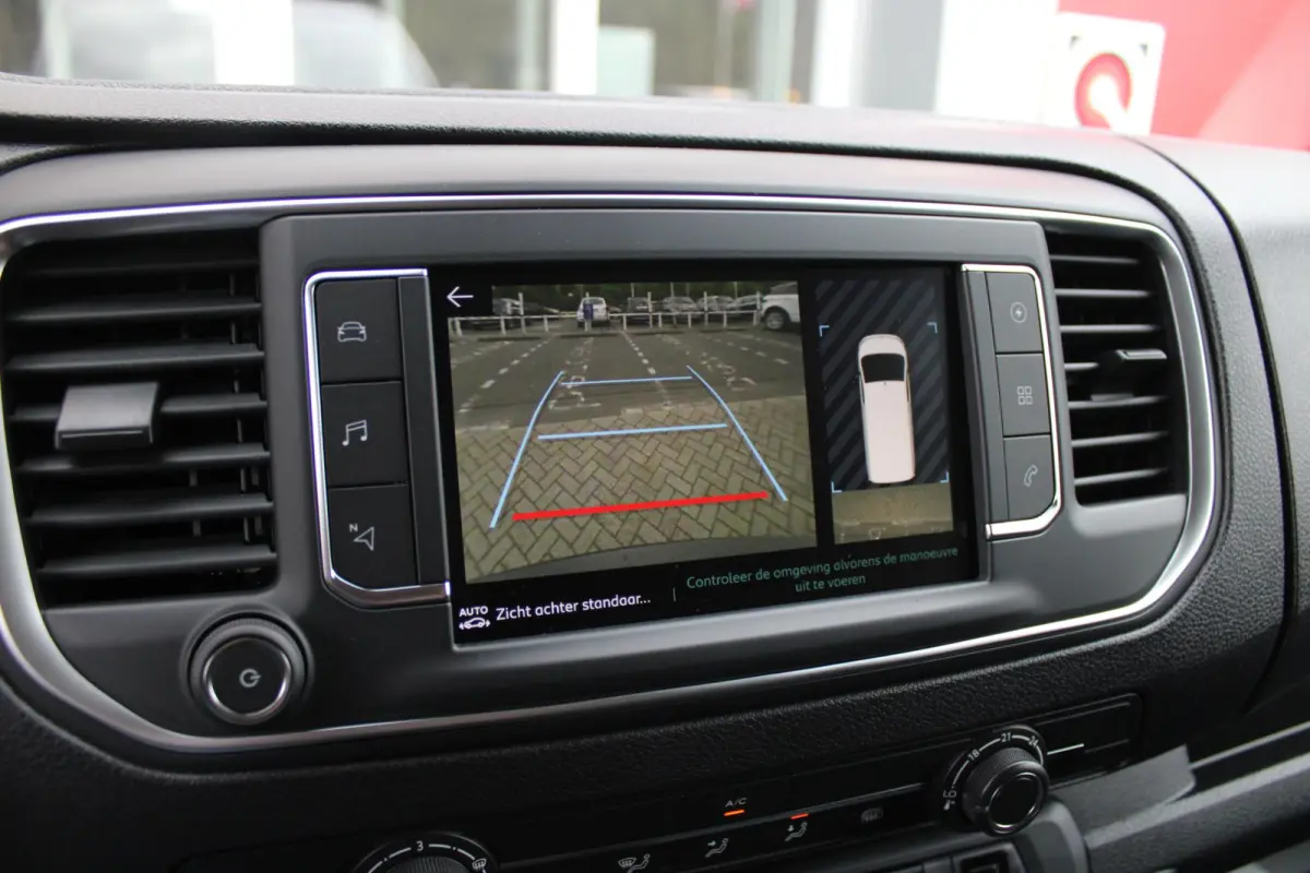 L2 136PK AUTOMAAT 75 kWh | NAVIGATIE 10" TOUCHSCREEN | ACHTERUITRIJ CAMERA | APPLE CARPLAY/ANDROID AUTO | PARKEERSENSOREN | CRUISE CONTROL | DAB+ RADIO | NIEUWE BUS! | 3-ZITS |
