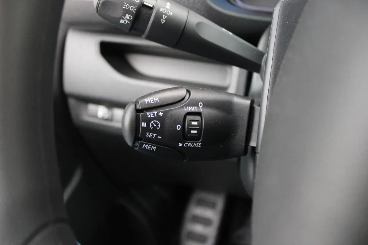 L2 136PK AUTOMAAT 75 kWh | NAVIGATIE 10" TOUCHSCREEN | ACHTERUITRIJ CAMERA | APPLE CARPLAY/ANDROID AUTO | PARKEERSENSOREN | CRUISE CONTROL | DAB+ RADIO | NIEUWE BUS! | 3-ZITS |