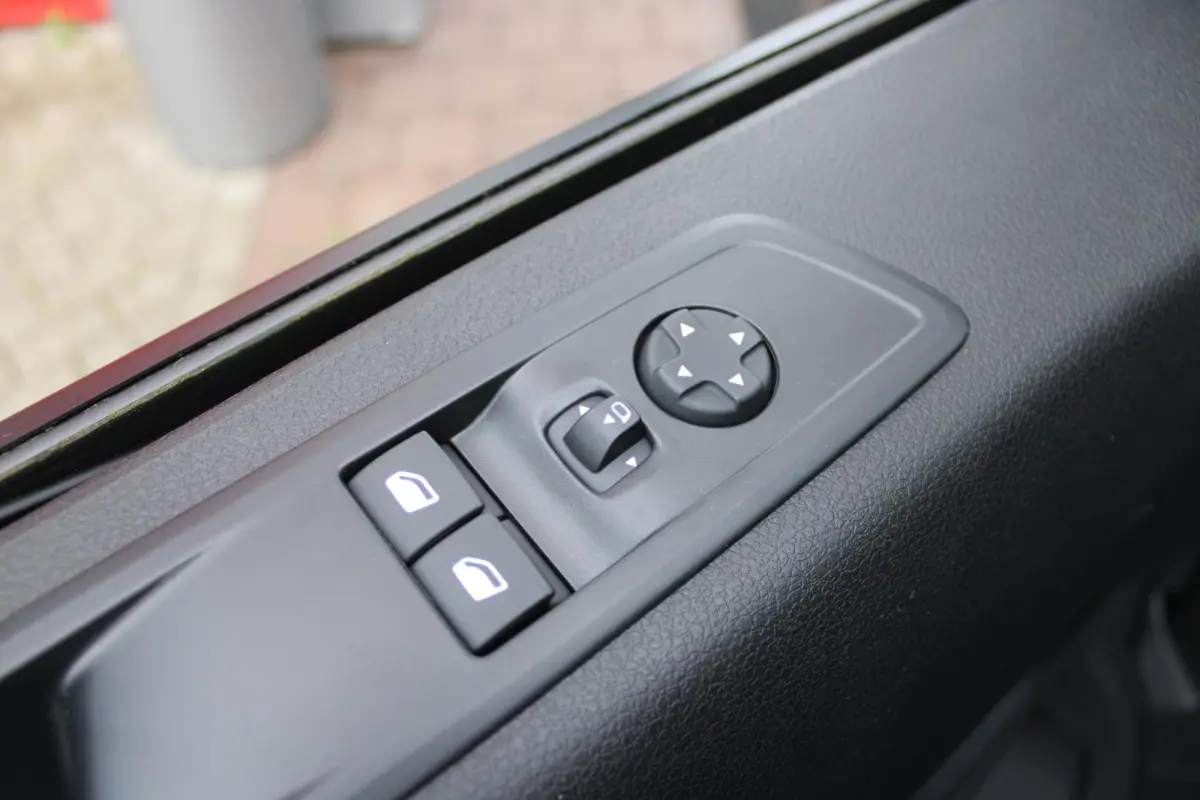 L2 136PK AUTOMAAT 75 kWh | NAVIGATIE 10" TOUCHSCREEN | ACHTERUITRIJ CAMERA | APPLE CARPLAY/ANDROID AUTO | PARKEERSENSOREN | CRUISE CONTROL | DAB+ RADIO | NIEUWE BUS! | 3-ZITS |