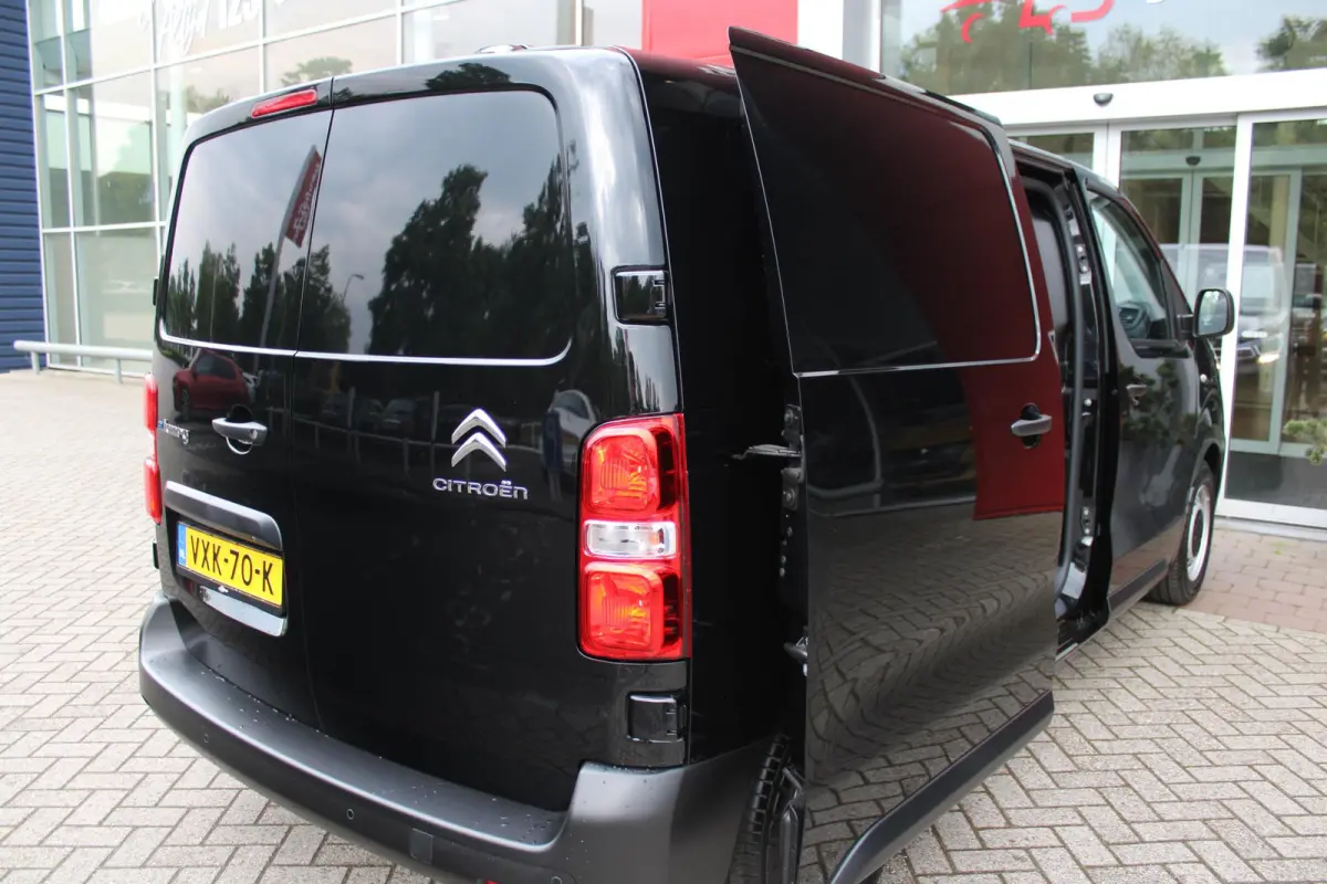 L2 136PK AUTOMAAT 75 kWh | NAVIGATIE 10" TOUCHSCREEN | ACHTERUITRIJ CAMERA | APPLE CARPLAY/ANDROID AUTO | PARKEERSENSOREN | CRUISE CONTROL | DAB+ RADIO | NIEUWE BUS! | 3-ZITS |