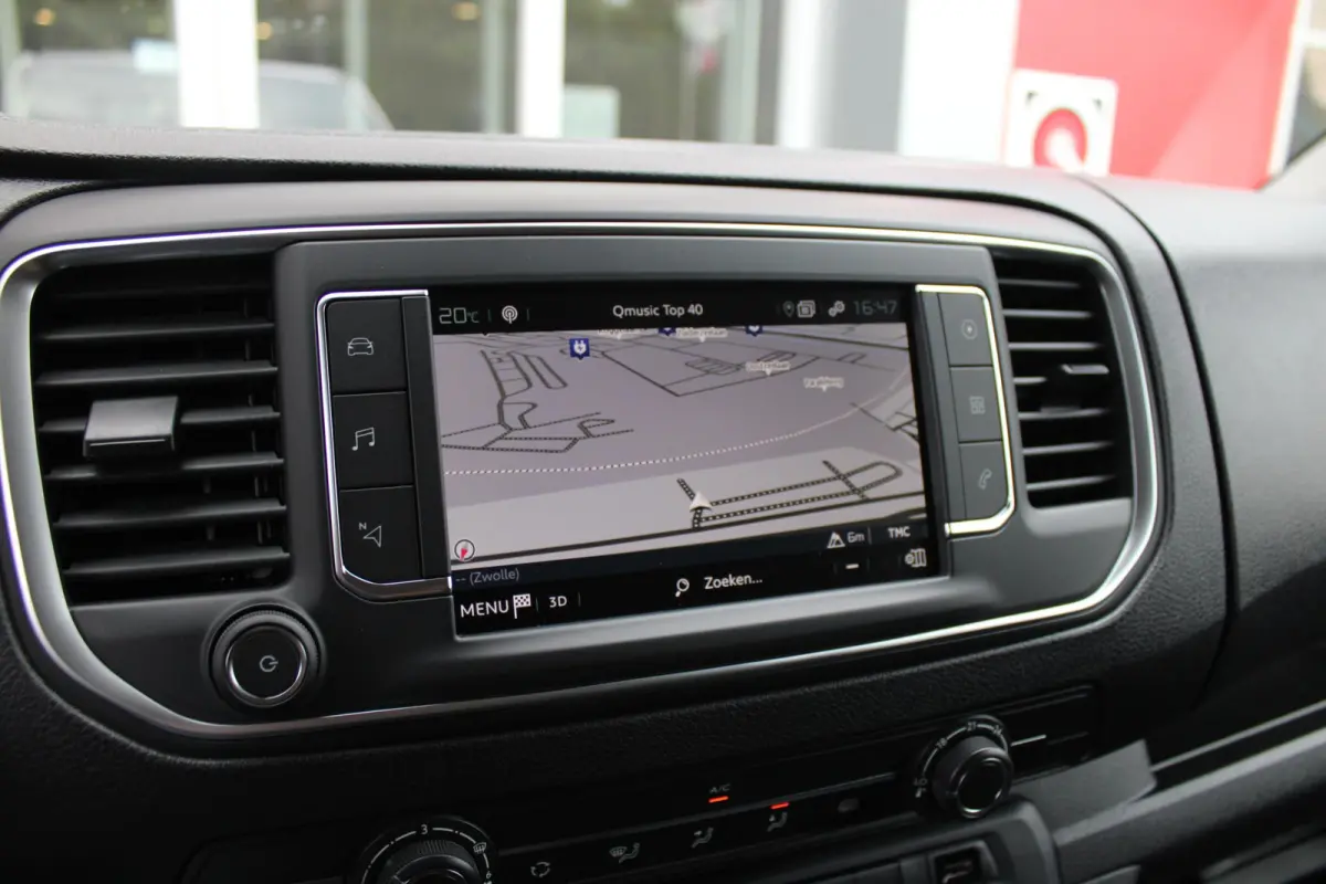 L2 136PK AUTOMAAT 75 kWh | NAVIGATIE 10" TOUCHSCREEN | ACHTERUITRIJ CAMERA | APPLE CARPLAY/ANDROID AUTO | PARKEERSENSOREN | CRUISE CONTROL | DAB+ RADIO | NIEUWE BUS! | 3-ZITS |