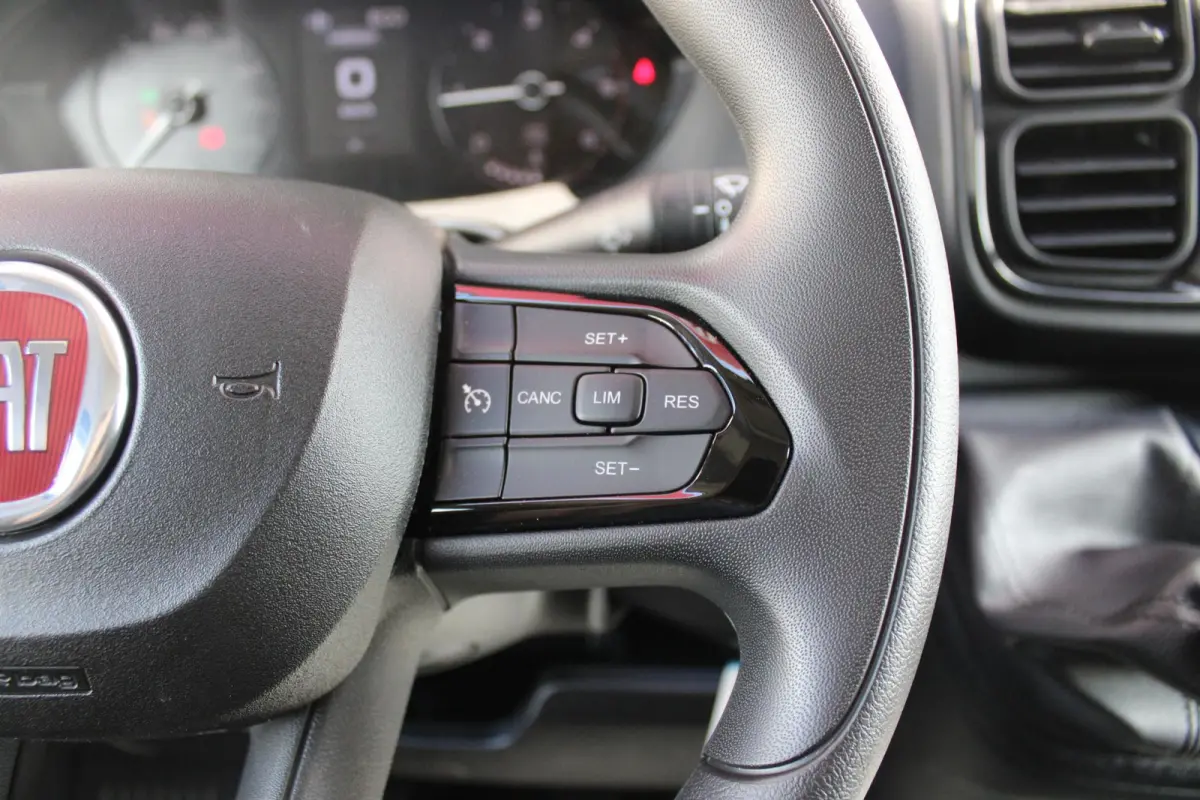 33 2.2 MultiJet 140PK L3H2 | NIEUWE BUS! BPM VRIJ! | ACHTERUITRIJ CAMERA | APPLE CARPLAY/ANDROID AUTO | 3-ZITS | CRUISE CONTROL | CLIMATE CONTROL | DAB+ RADIO | DIGITALE COCKPIT |